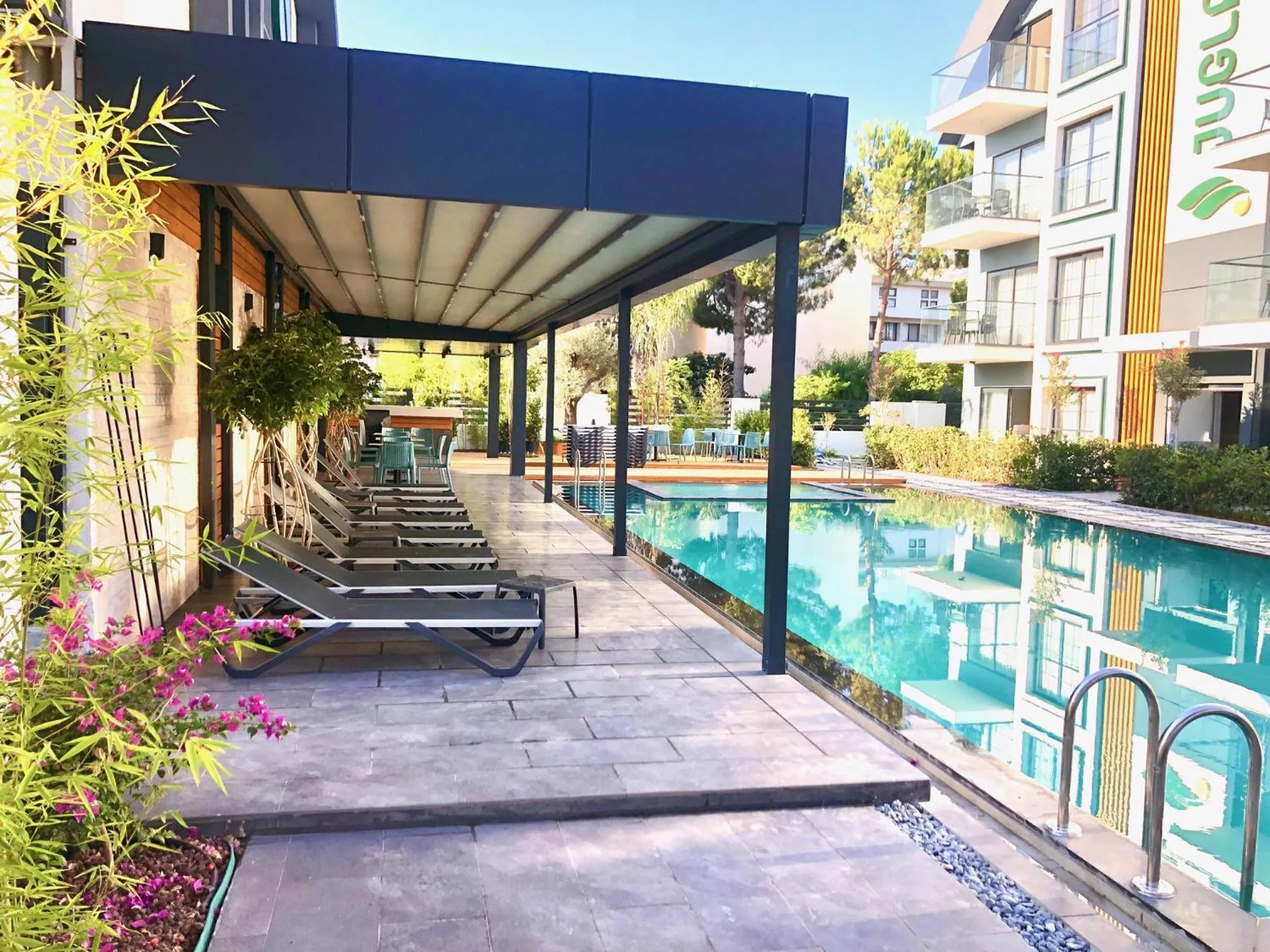 Pool view in Juglans Suites