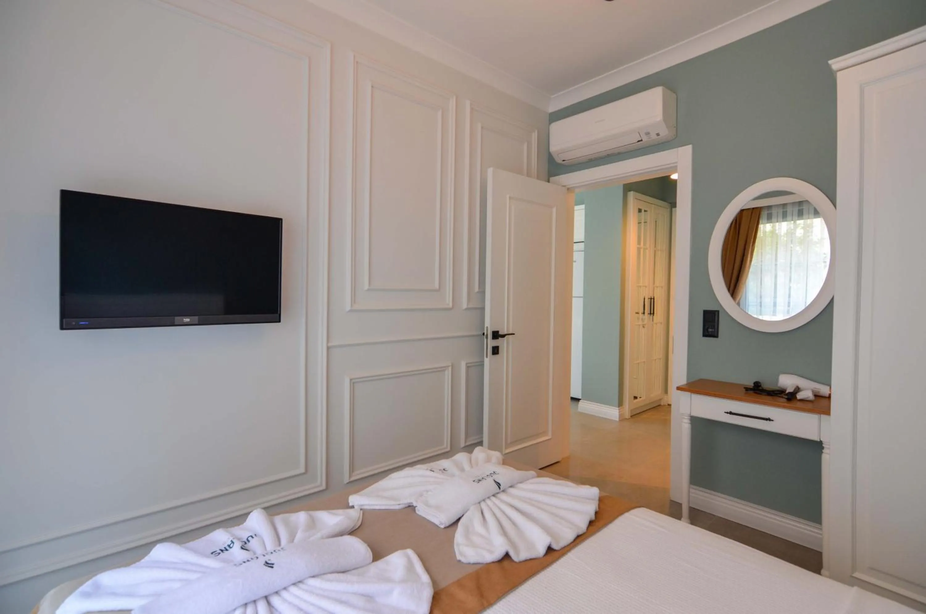 Bed in Juglans Suites