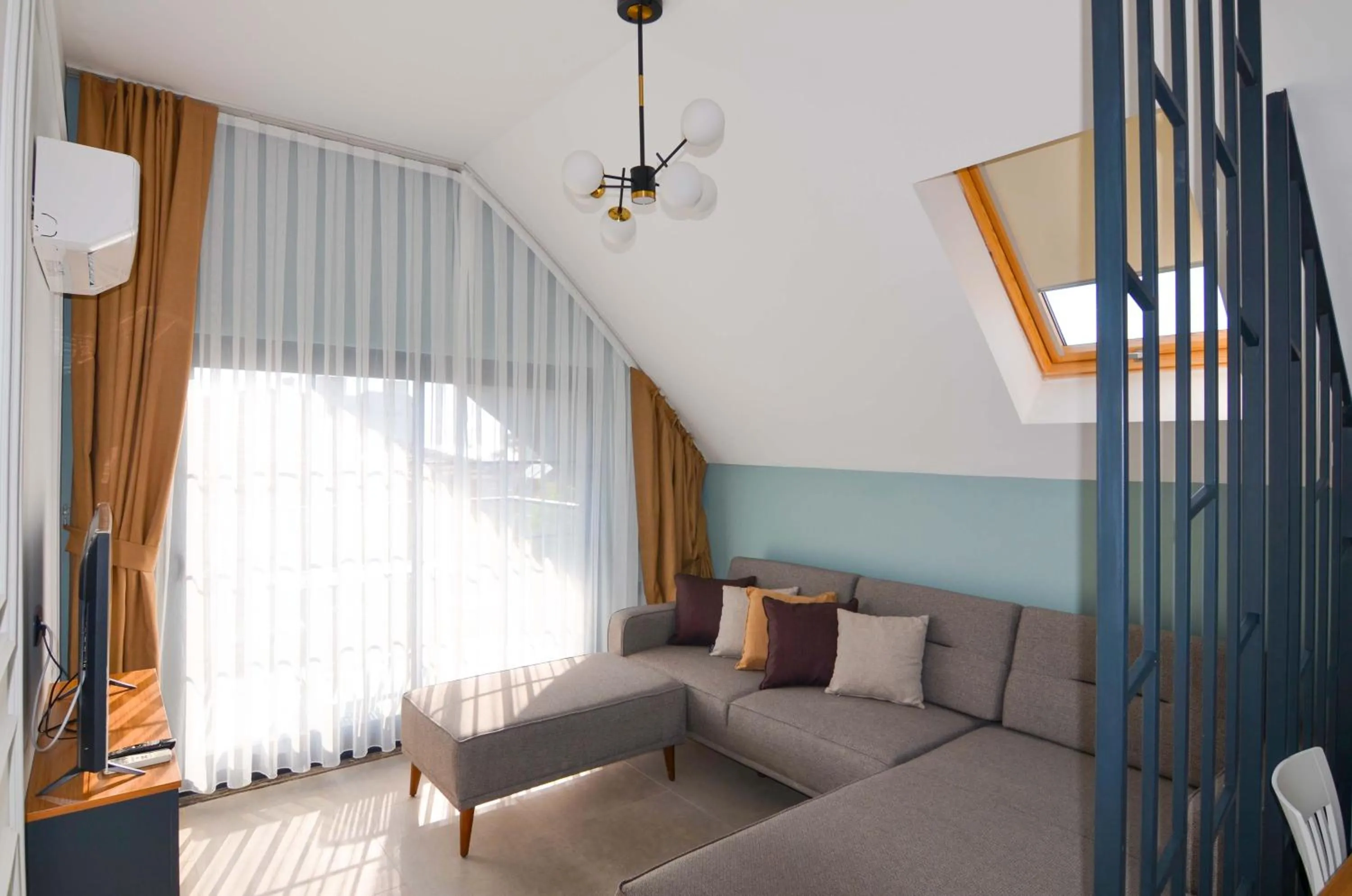 Living room, Bed in Juglans Suites