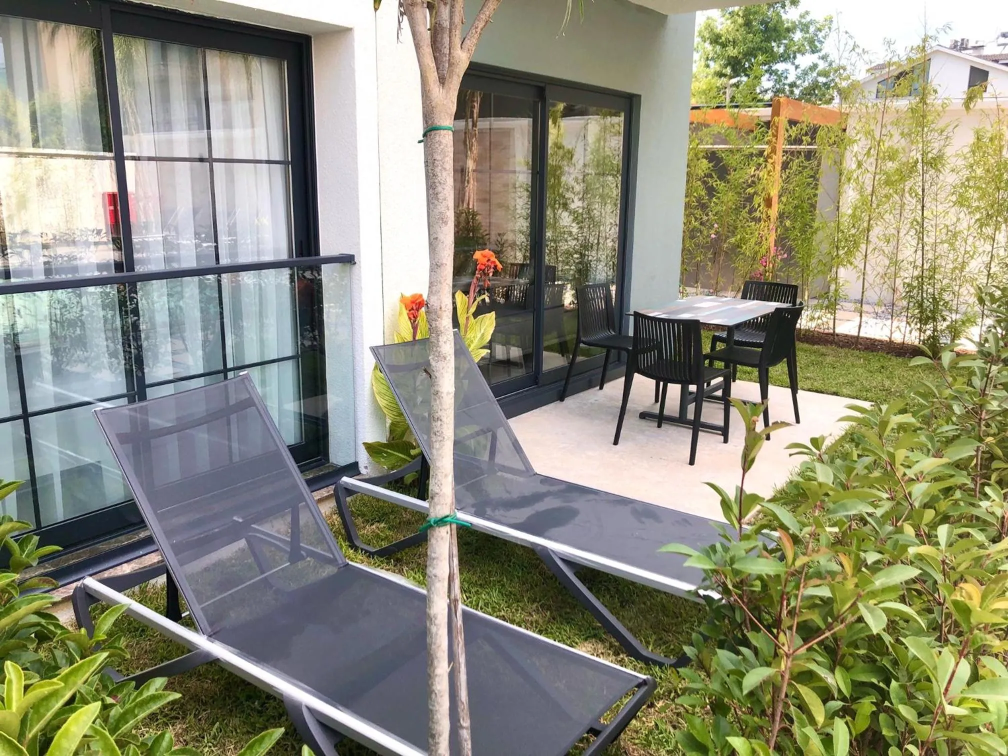 Patio in Juglans Suites