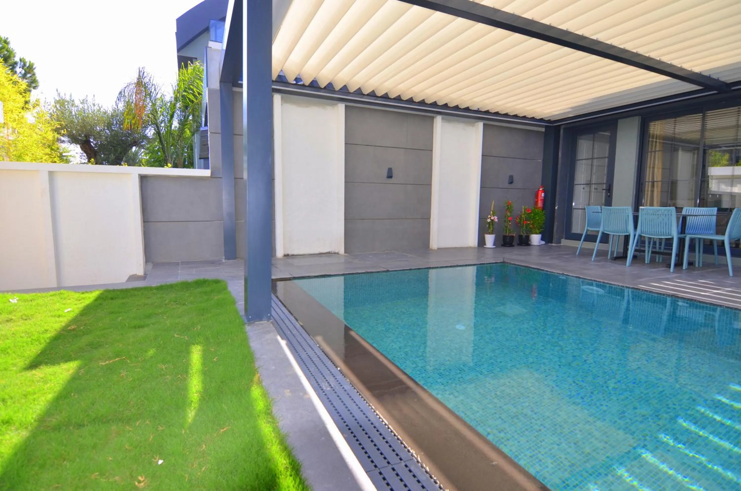 Pool view in Juglans Suites