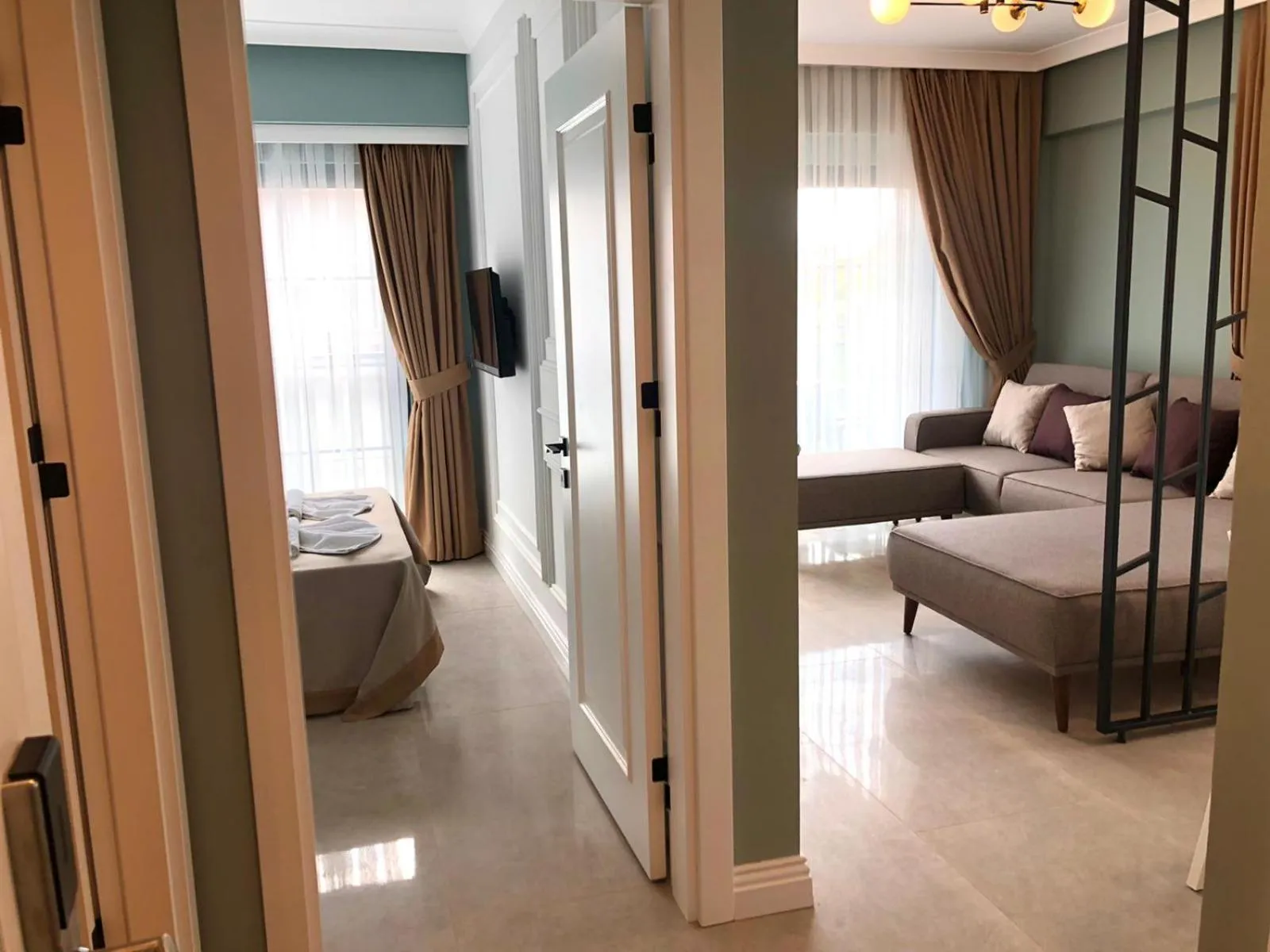 Living room, Bed in Juglans Suites