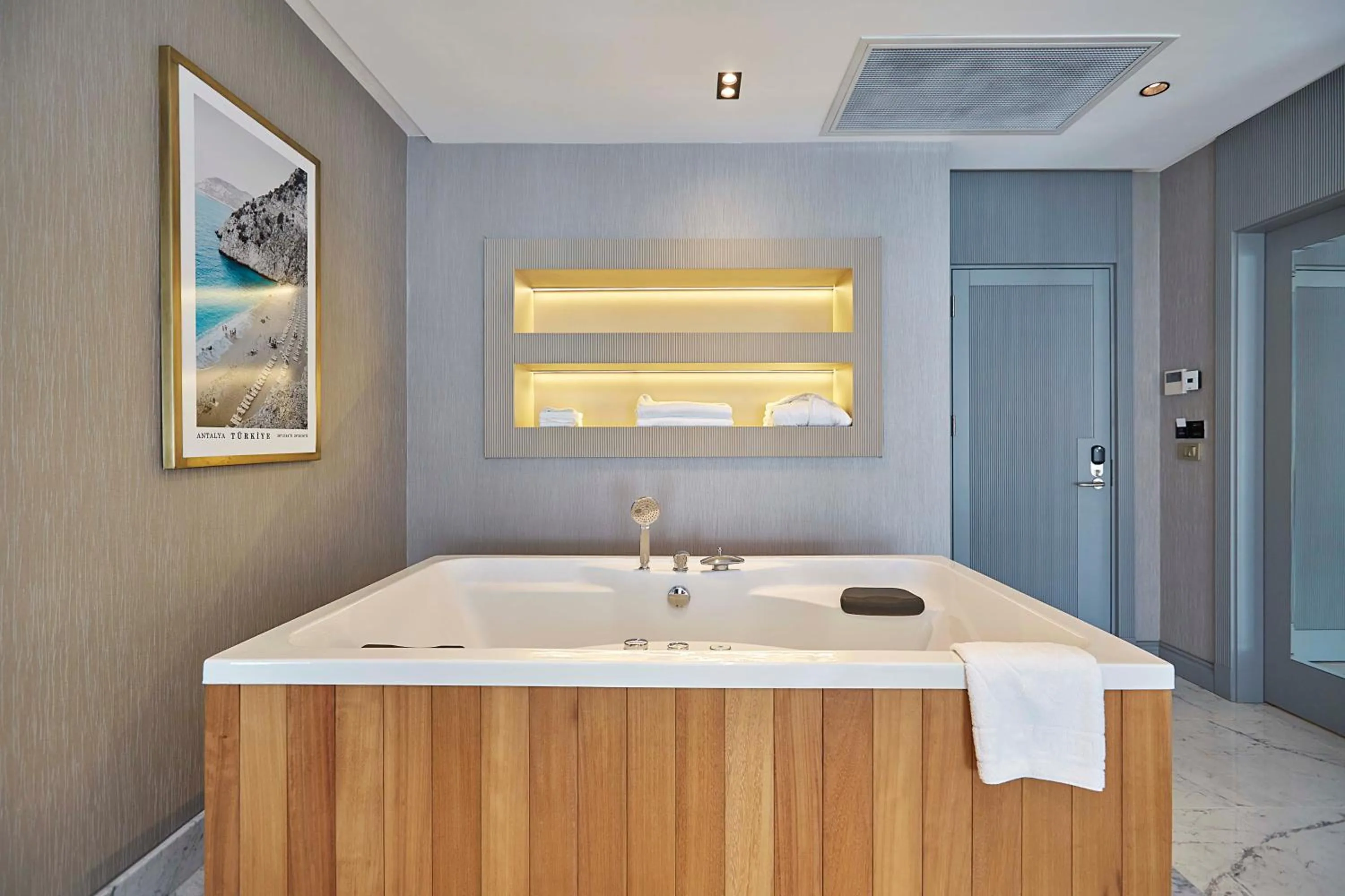 Hot Tub in THE HUBİ HOTEL