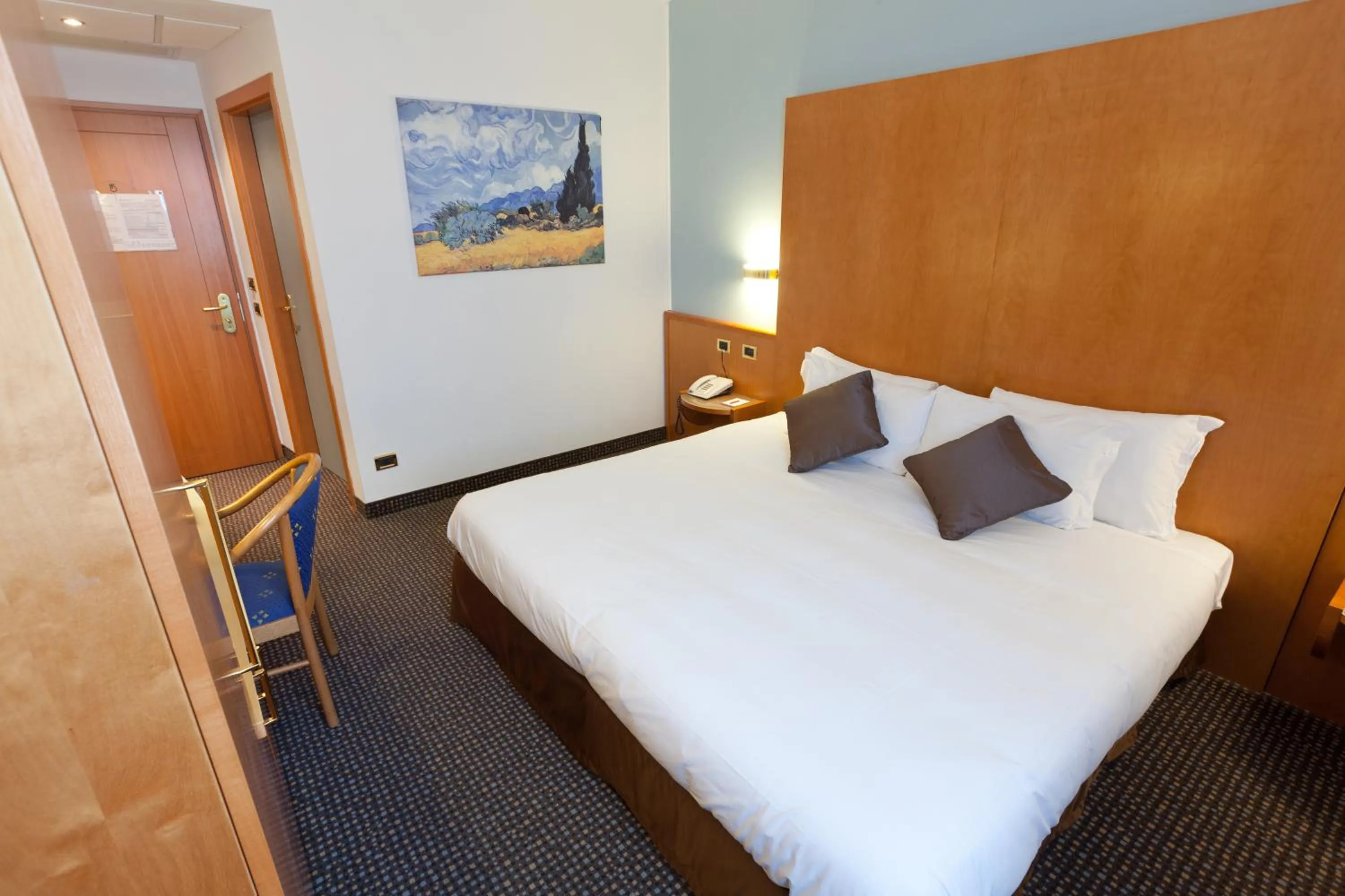 Photo of the whole room, Bed in UNA HOTELS Occhiobello