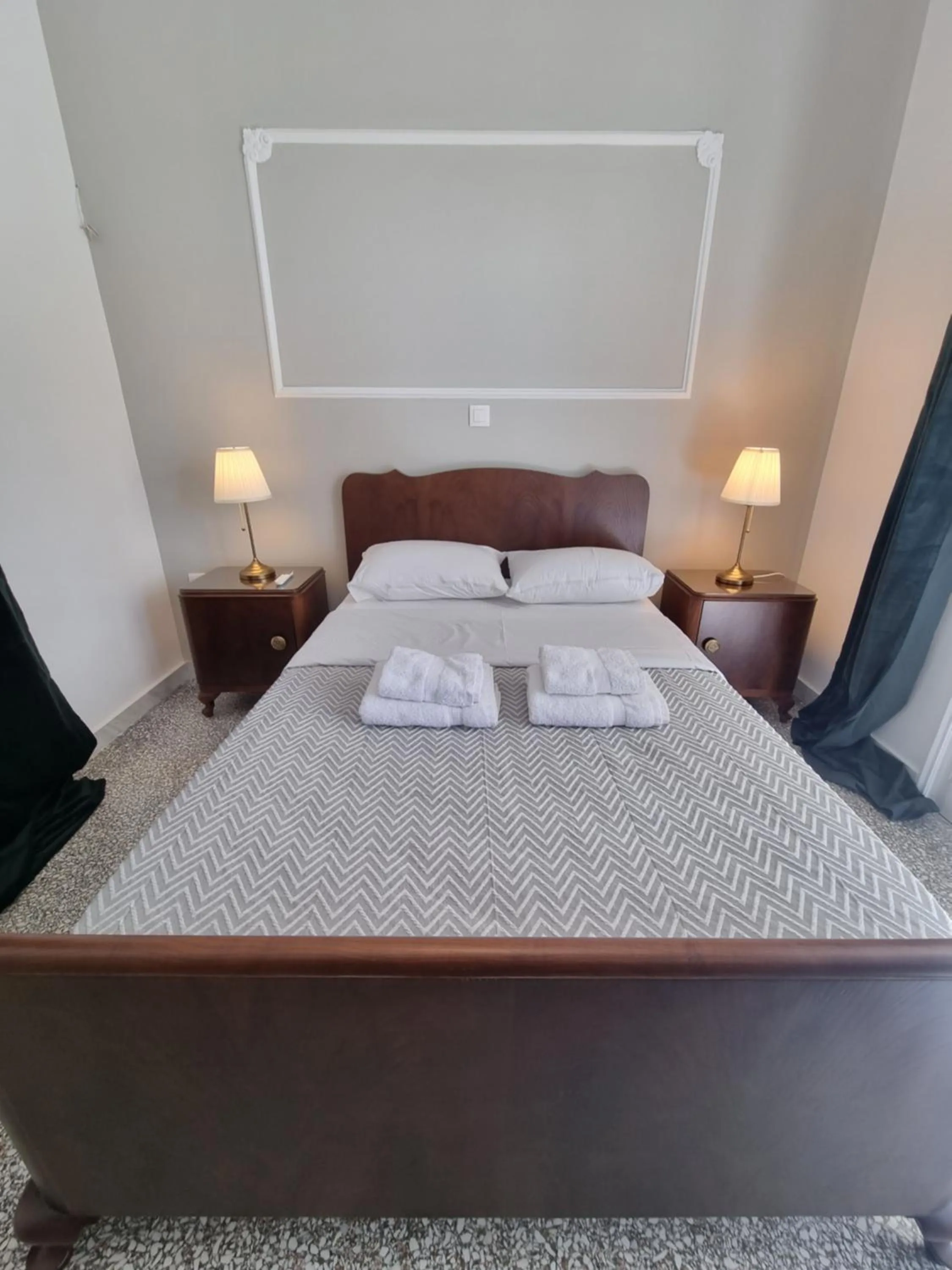 Bed in Hall Apartments & Rooms - by Avelink