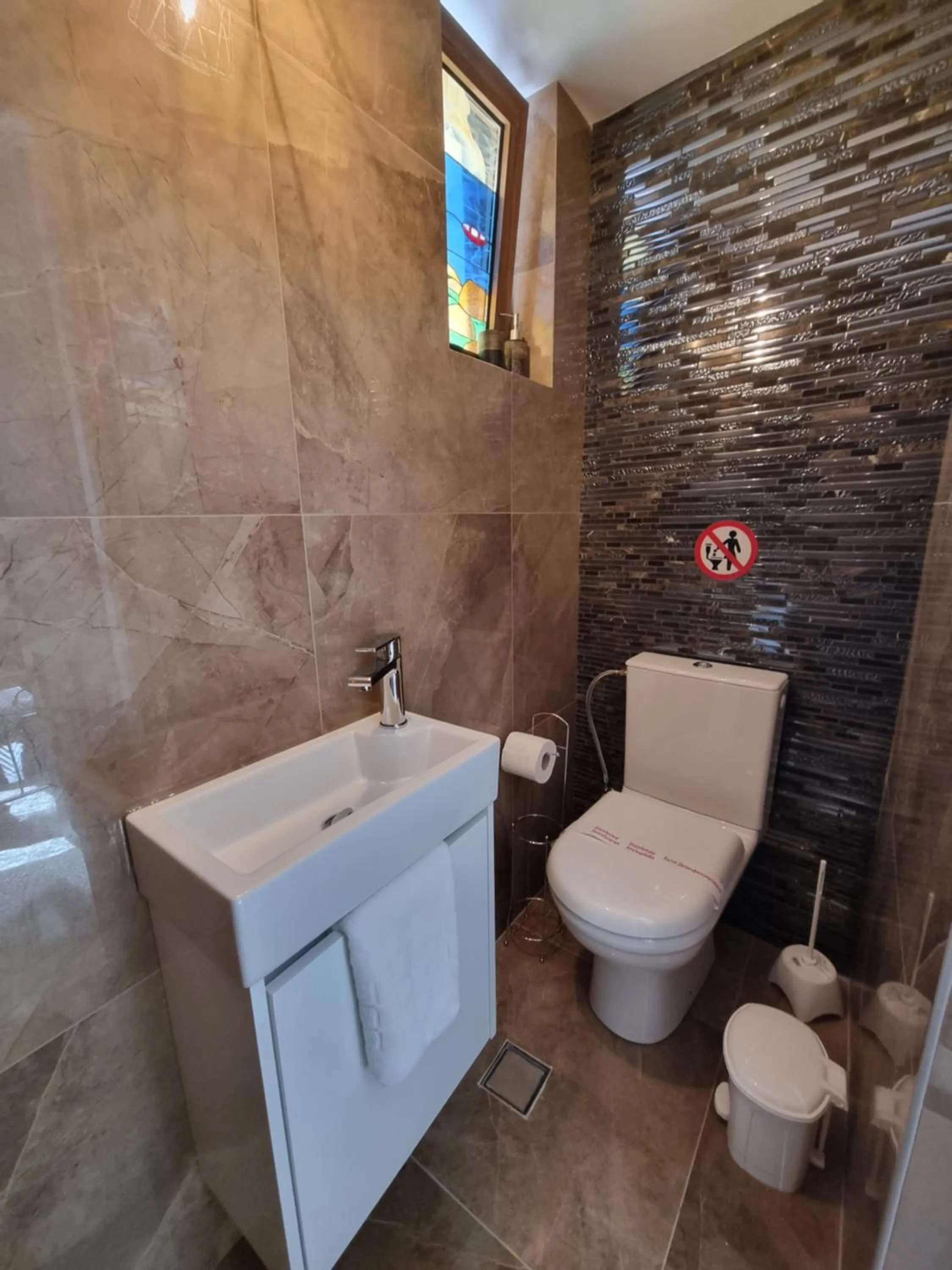 Toilet in Hall Apartments & Rooms - by Avelink