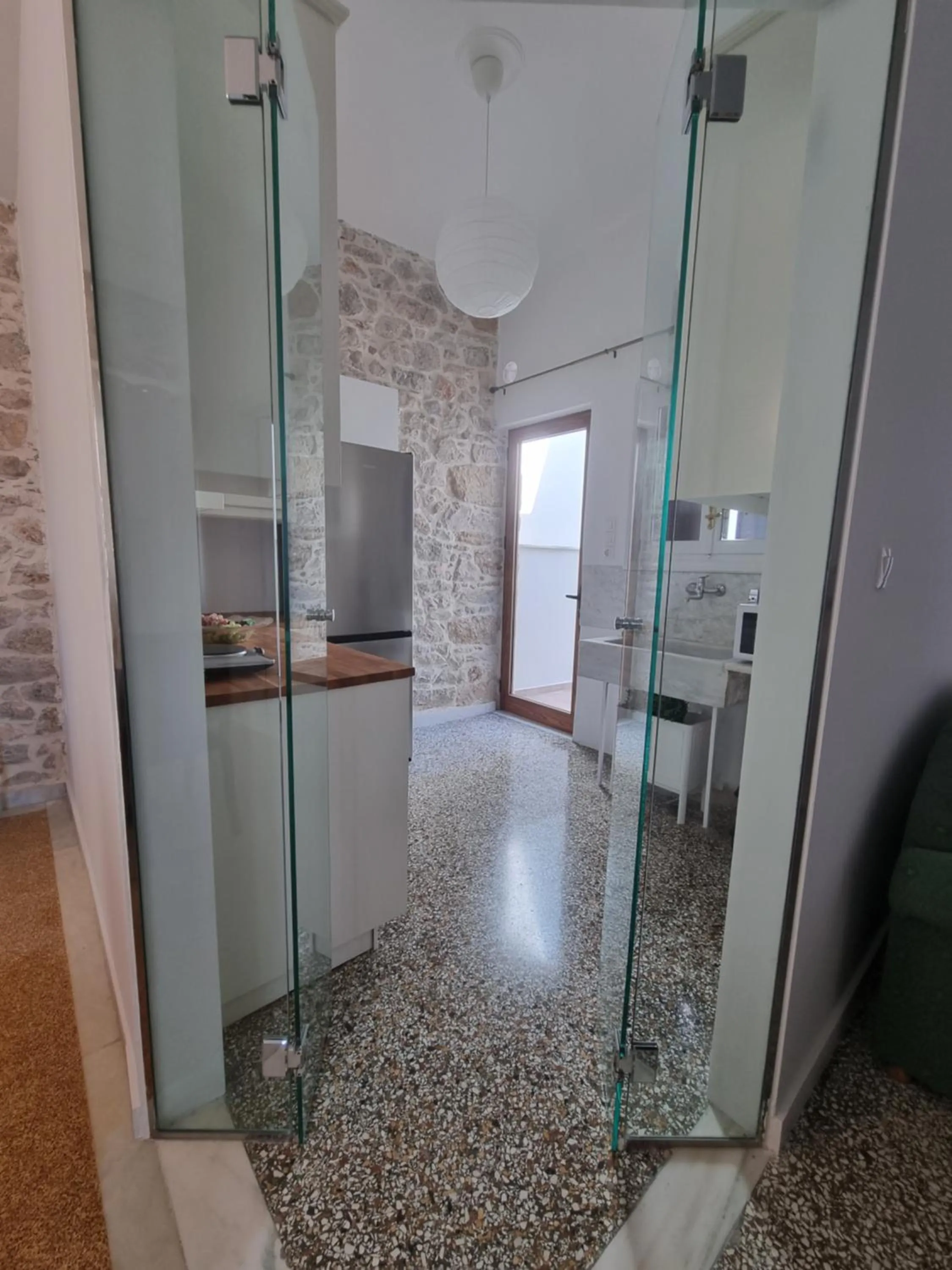 Hall Apartments & Rooms - by Avelink