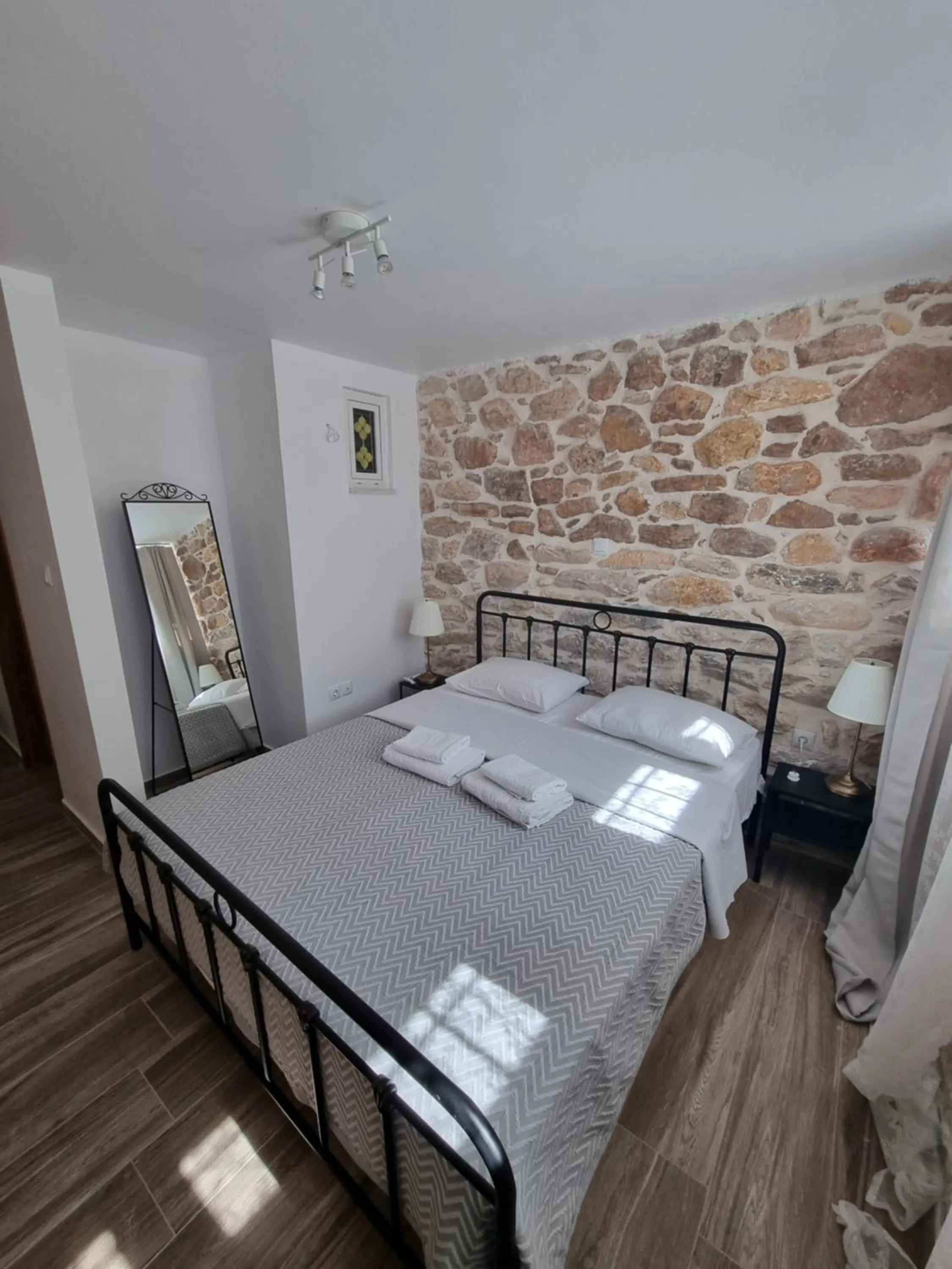 Bed in Hall Apartments & Rooms - by Avelink