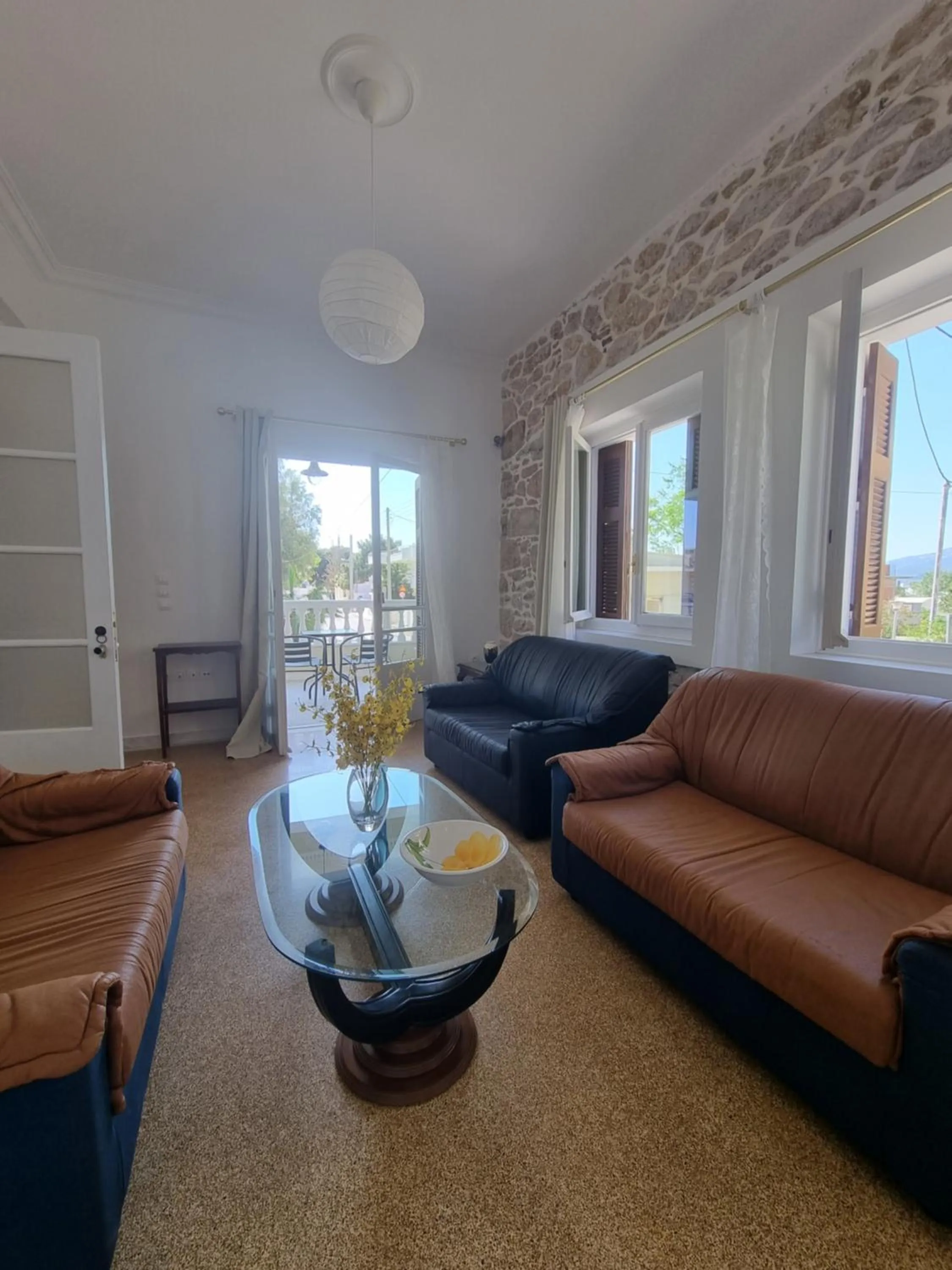 Hall Apartments & Rooms - by Avelink