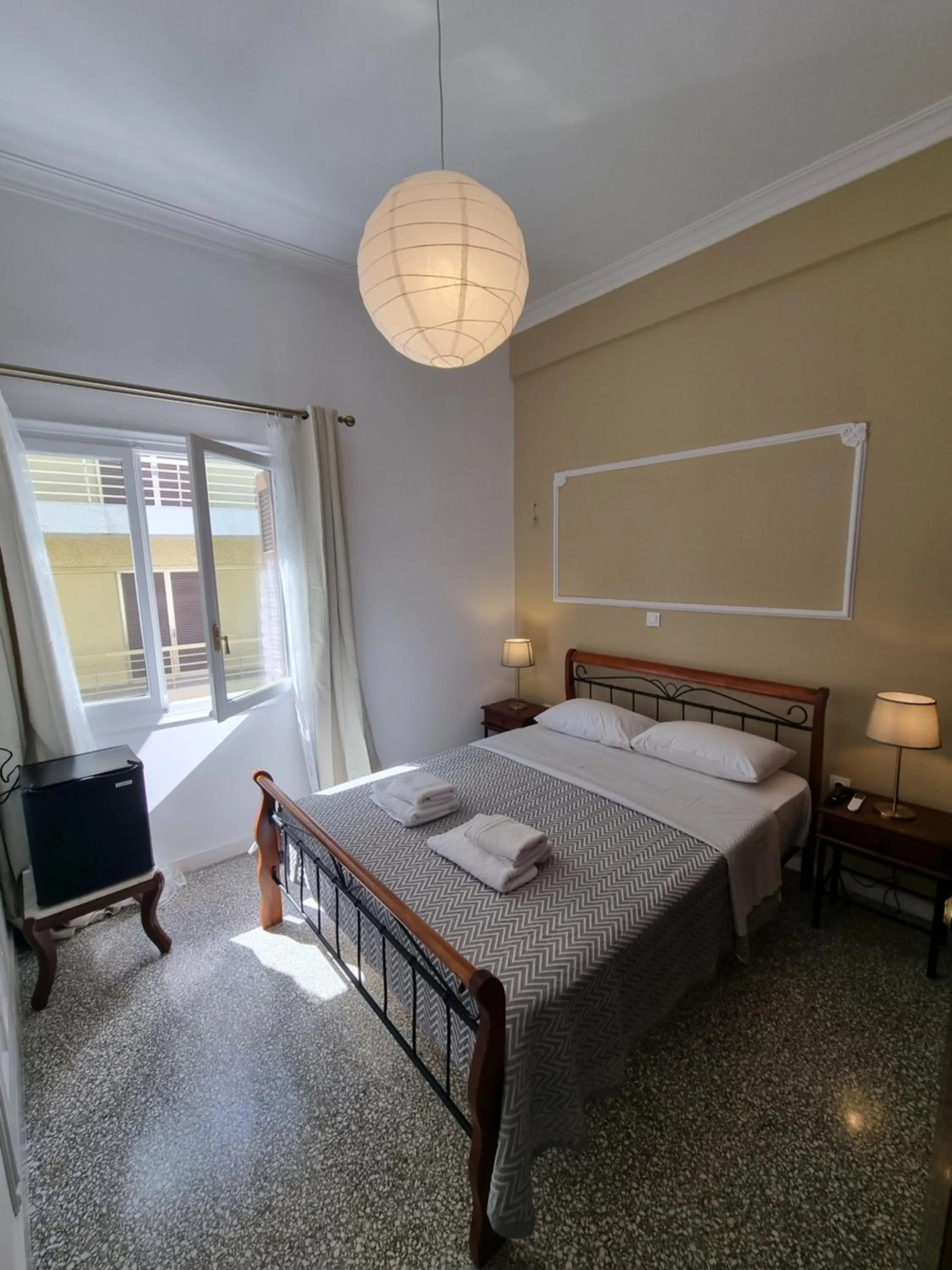 Bed in Hall Apartments & Rooms - by Avelink