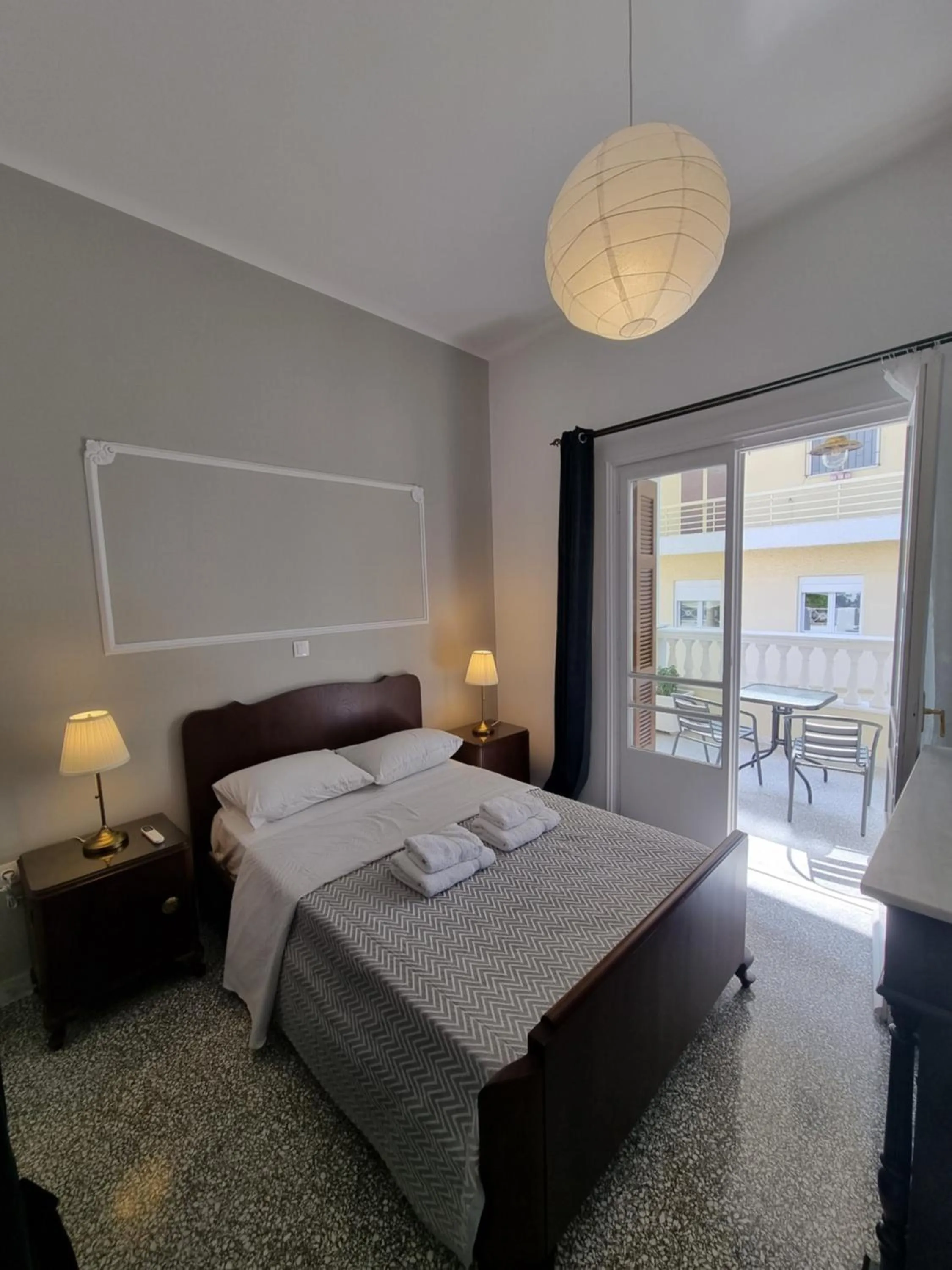 Bed in Hall Apartments & Rooms - by Avelink