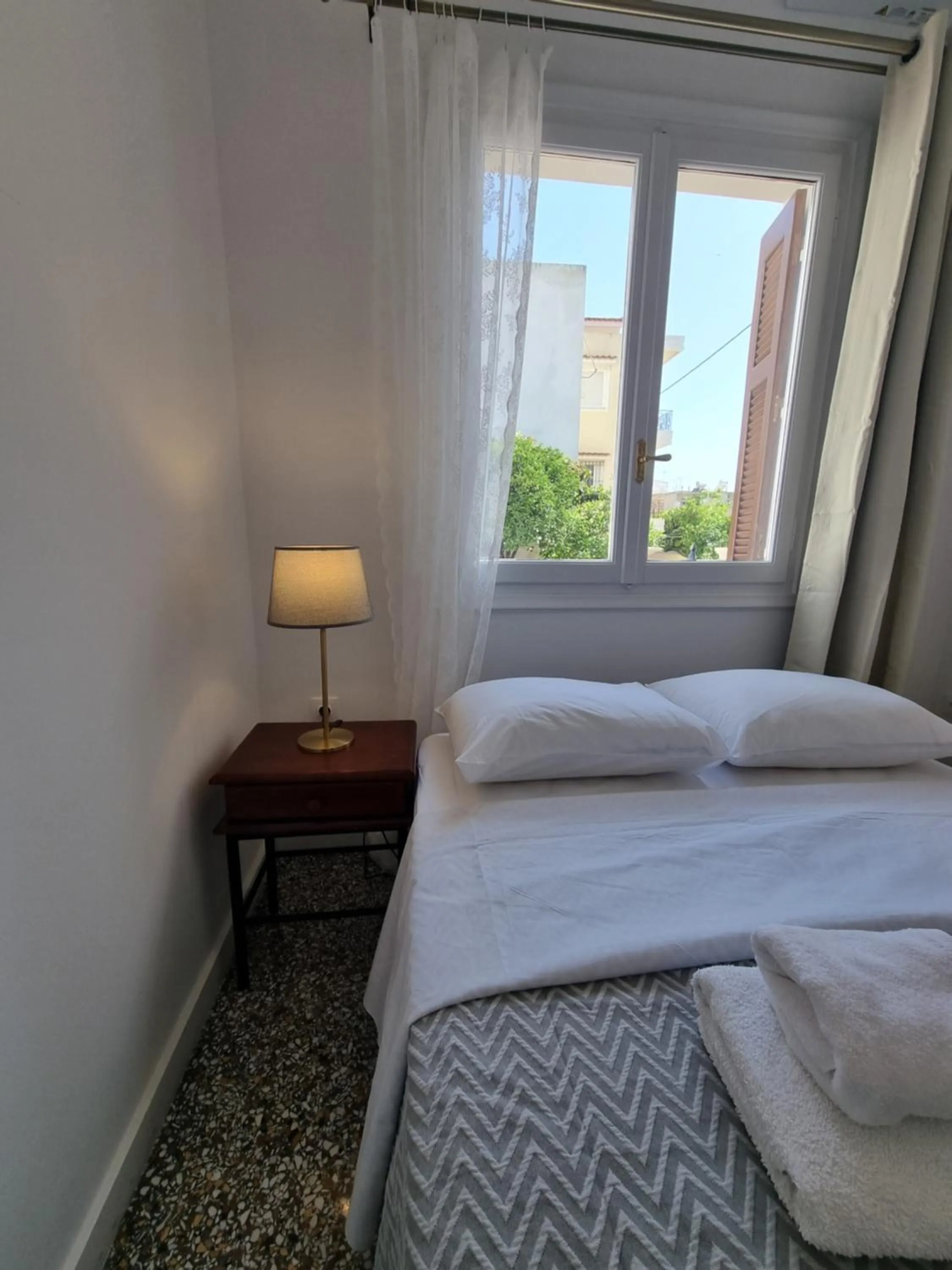 Bed in Hall Apartments & Rooms - by Avelink