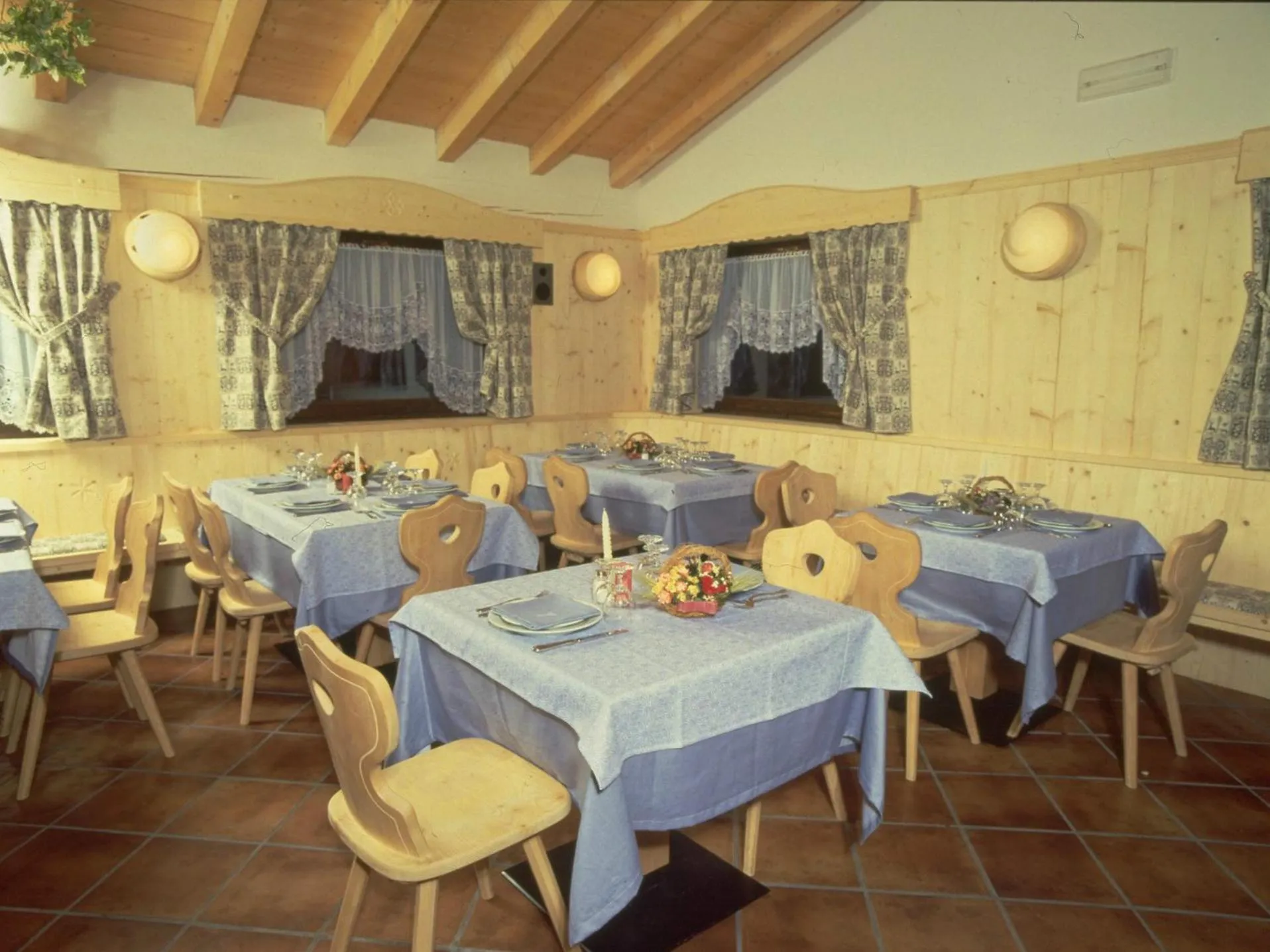 Restaurant/places to eat in Residence Ruetoreif