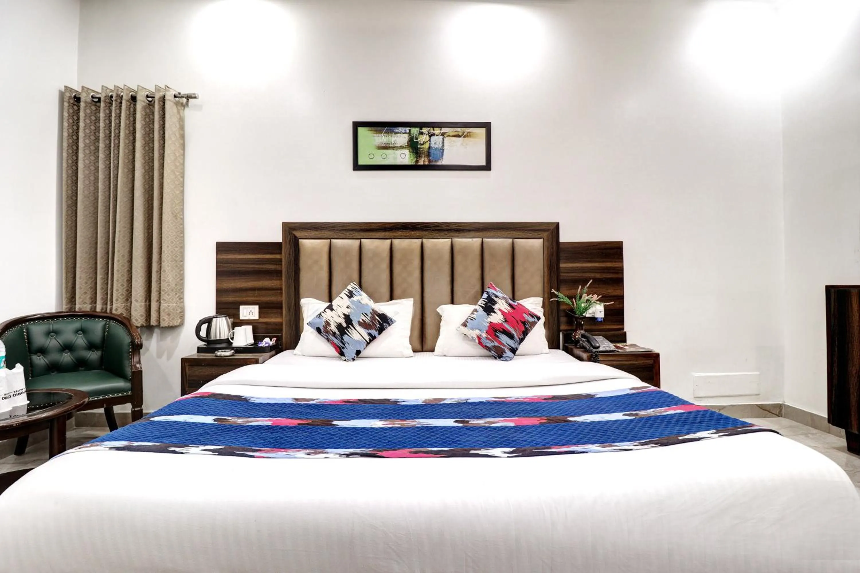Bed in Hotel Emporio Dx - New Delhi Railway Station - Paharganj
