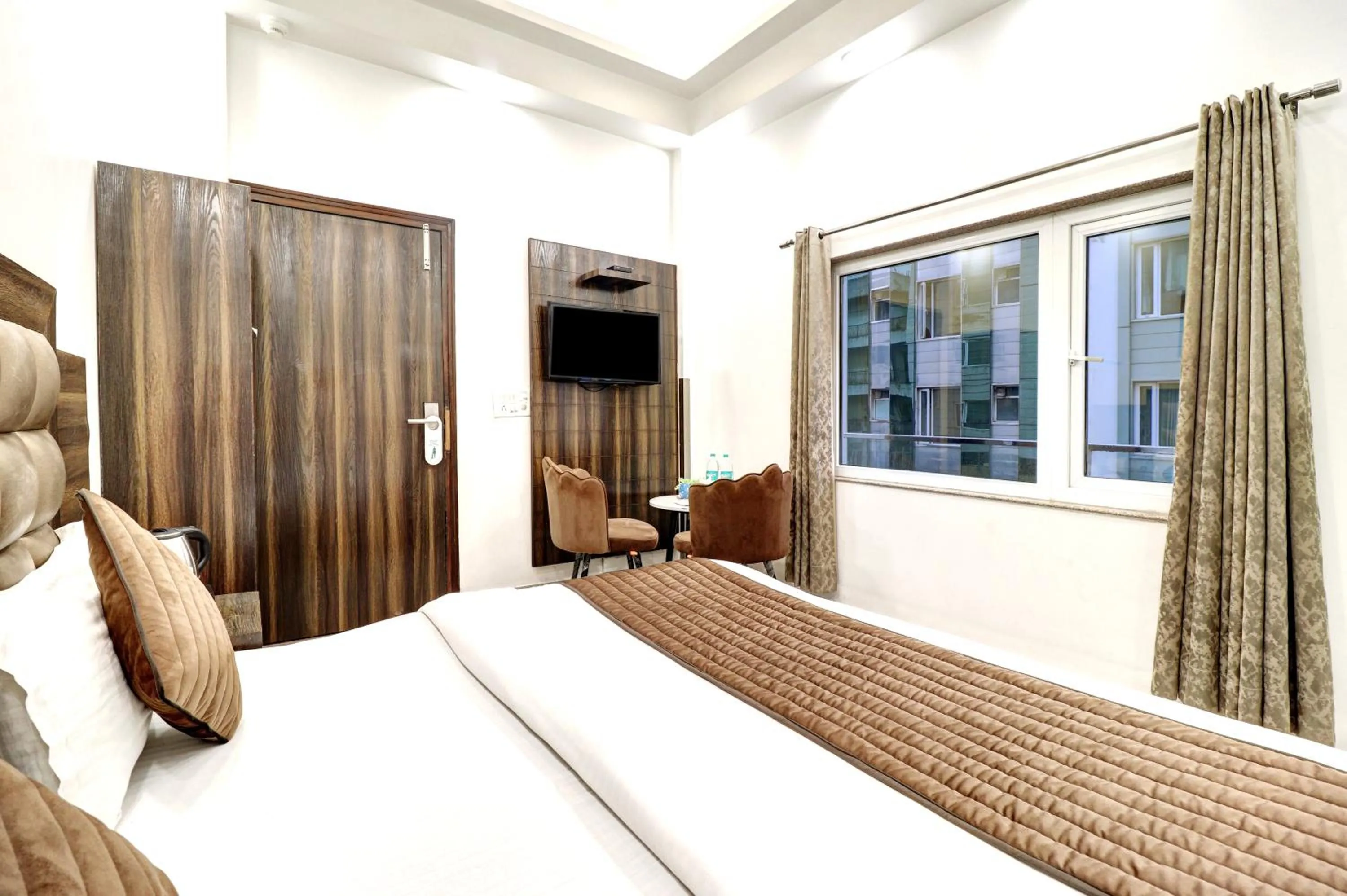 Bed in Hotel Emporio Dx - New Delhi Railway Station - Paharganj