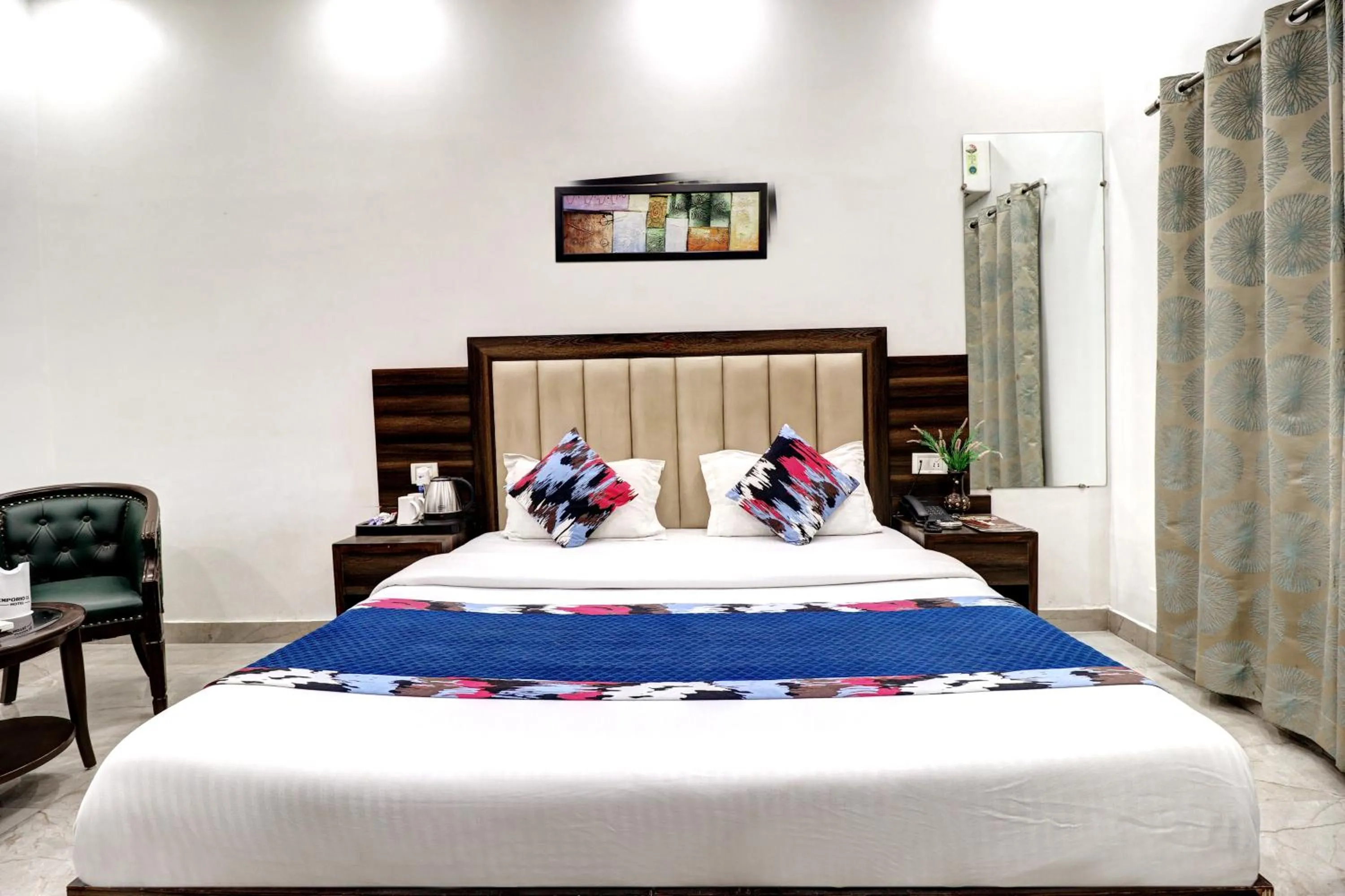 Bed in Hotel Emporio Dx - New Delhi Railway Station - Paharganj