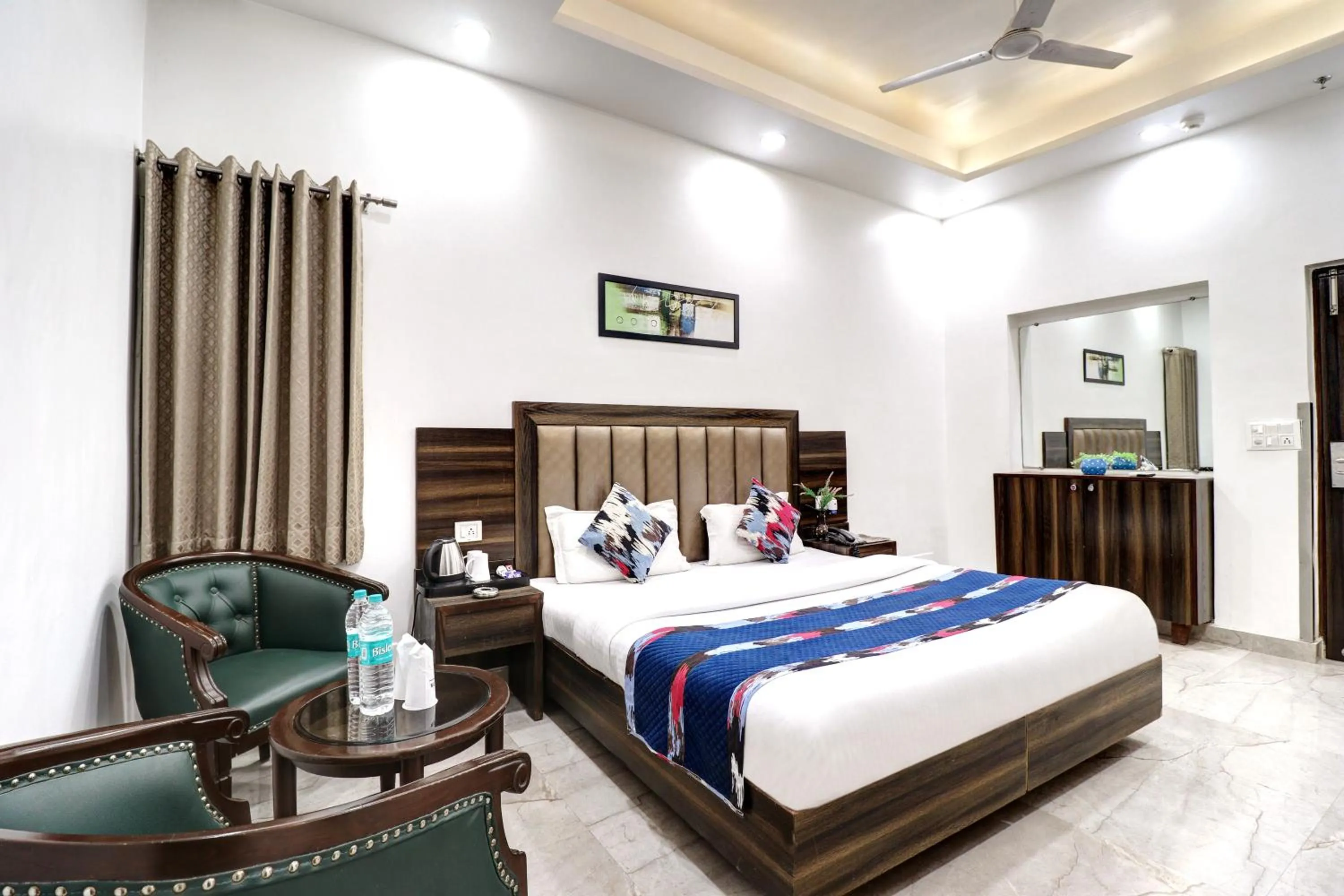 Bed in Hotel Emporio Dx - New Delhi Railway Station - Paharganj