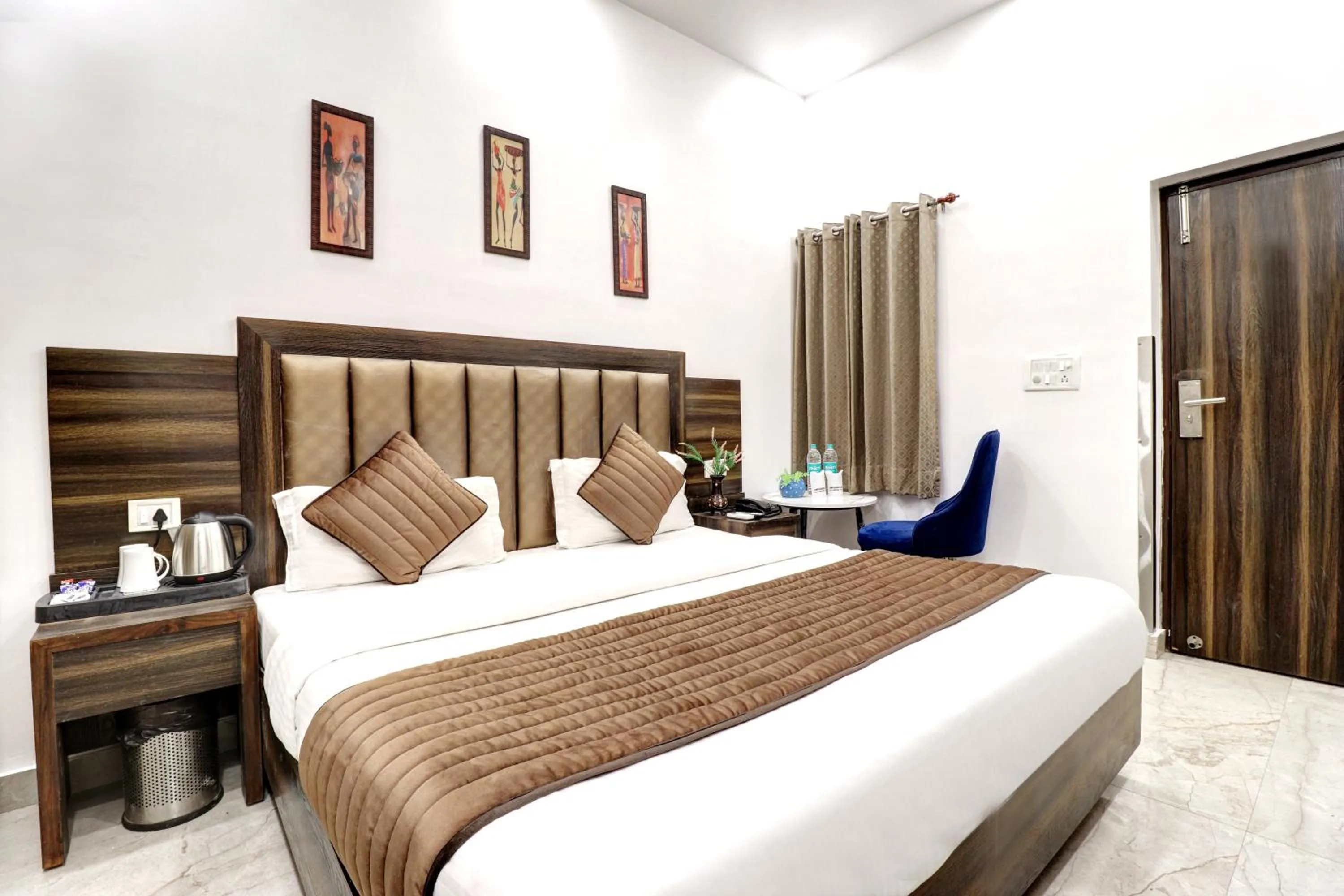 Bed in Hotel Emporio Dx - New Delhi Railway Station - Paharganj