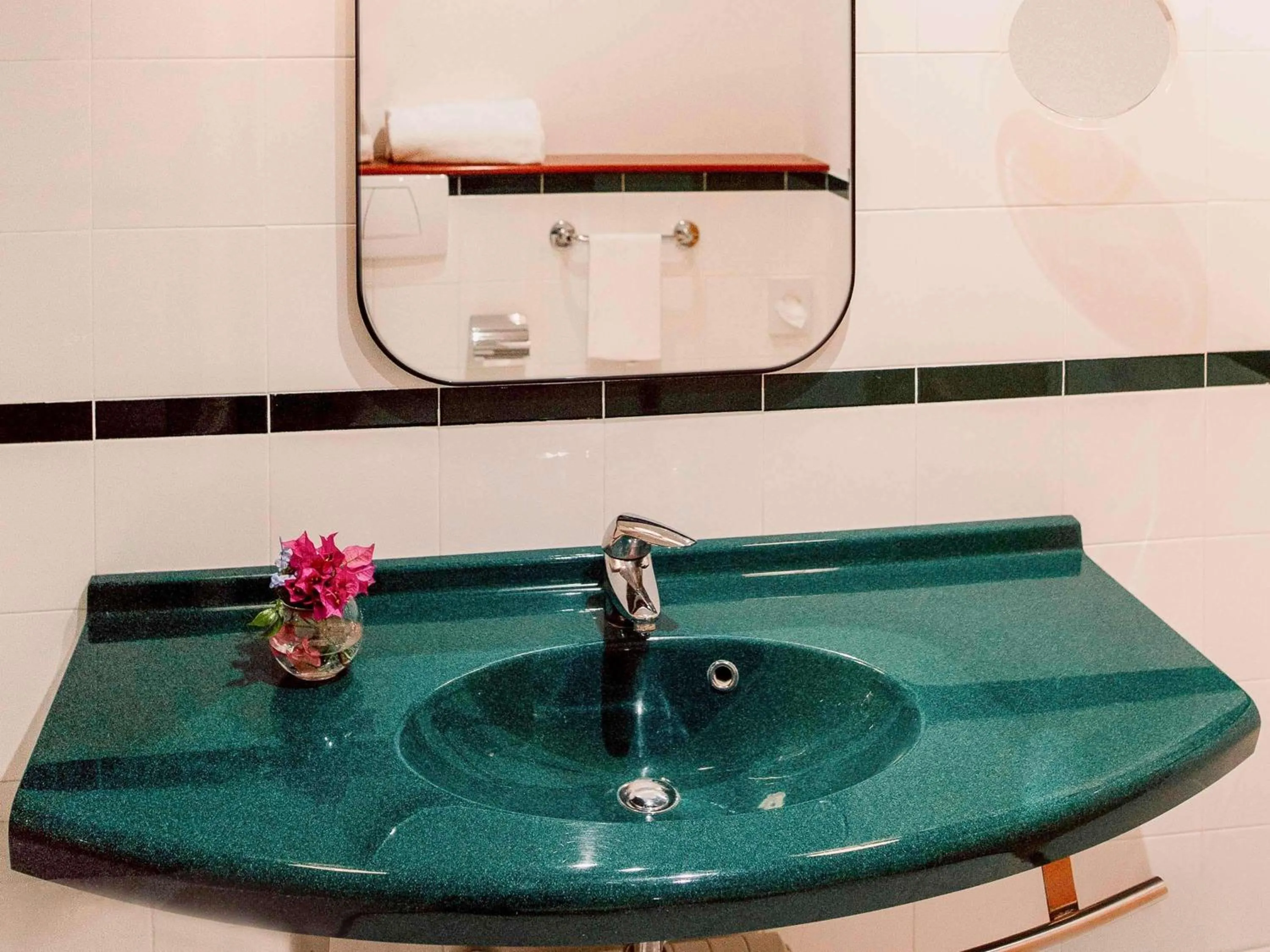 Bedroom in Hotel Mercure Roma Corso Trieste