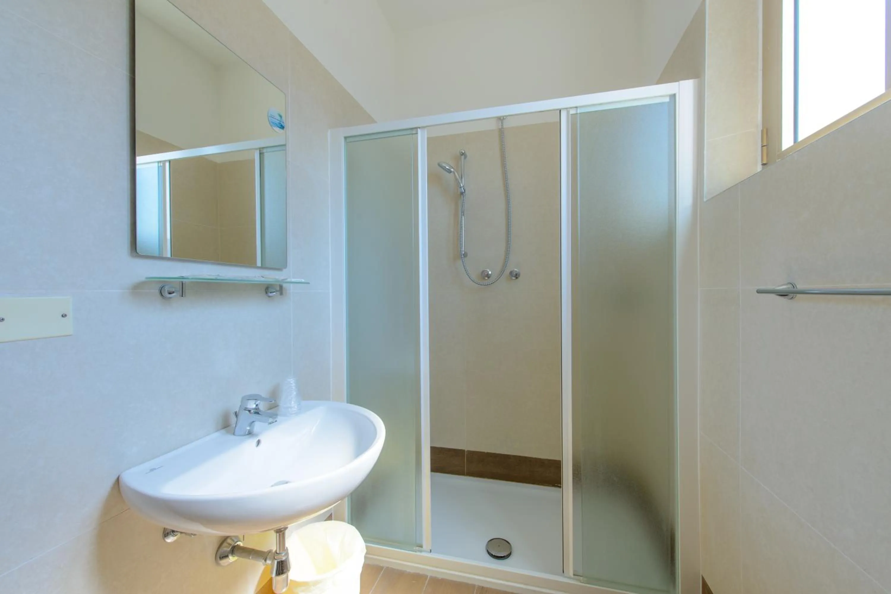 Shower in Hotel Sirena