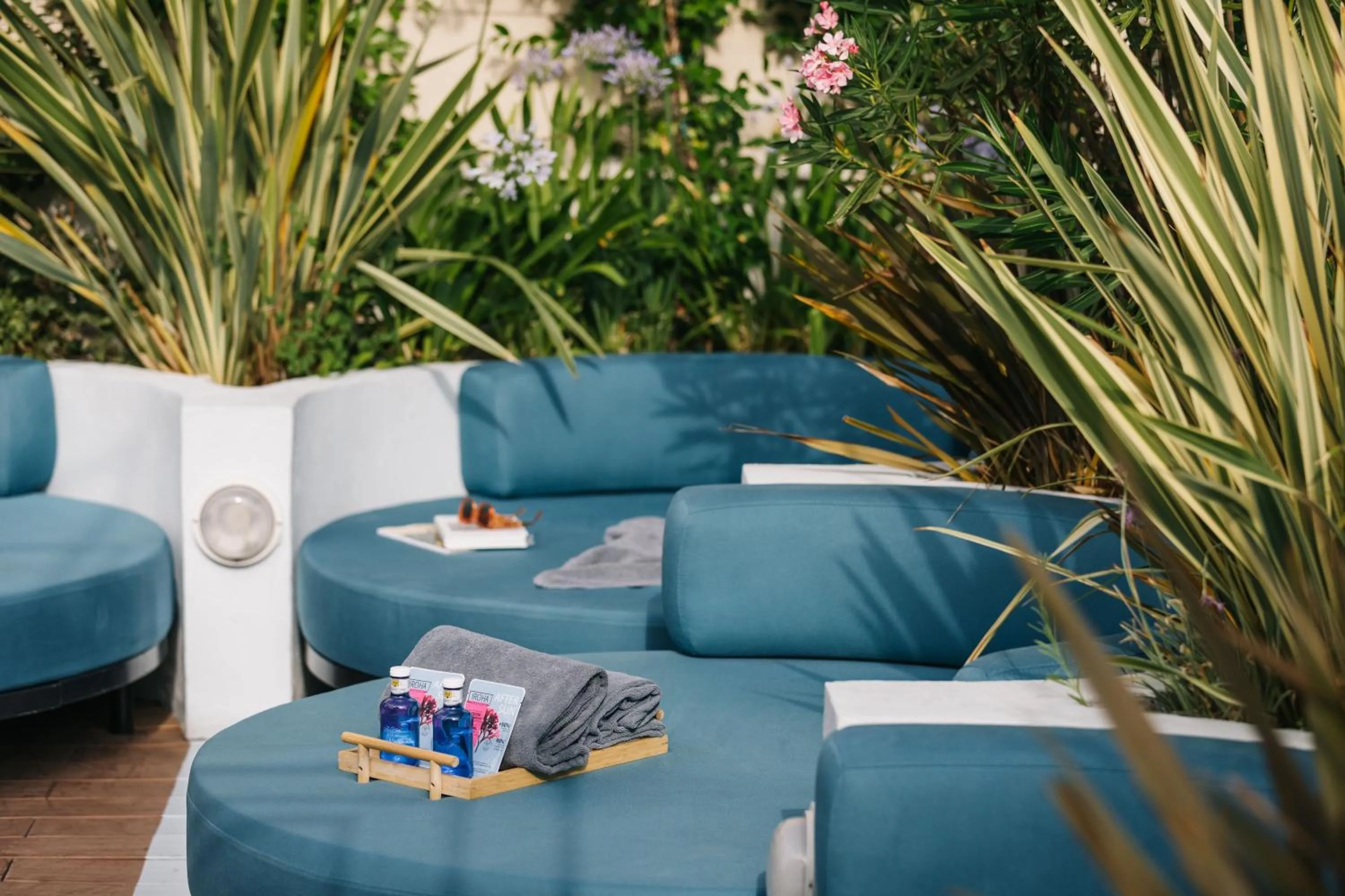 sunbed in The Social Hub Madrid 4 star