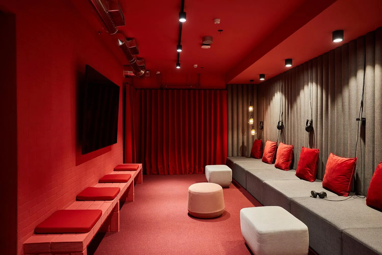 Game Room in The Social Hub Madrid 4 star