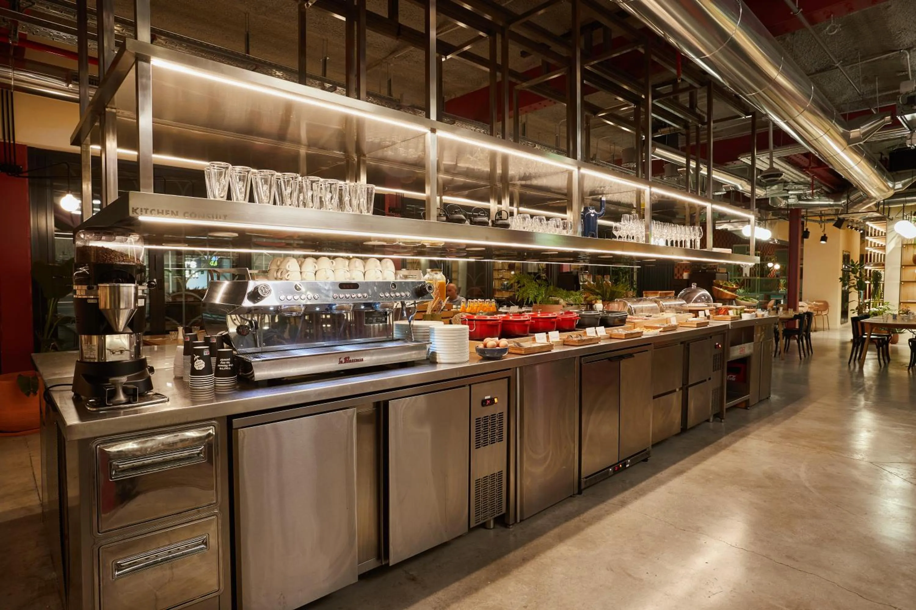 Buffet breakfast in The Social Hub Madrid 4 star