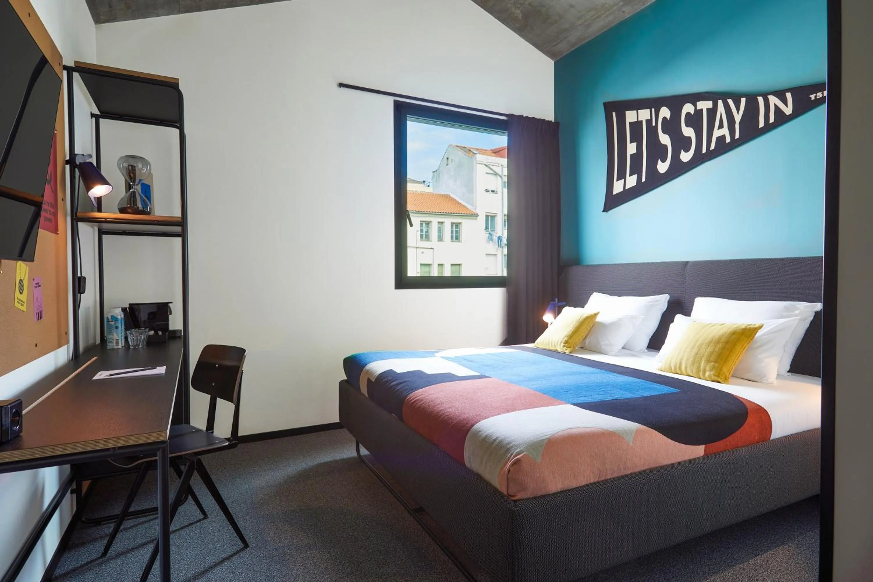 Photo of the whole room, Bed in The Social Hub Madrid 4 star