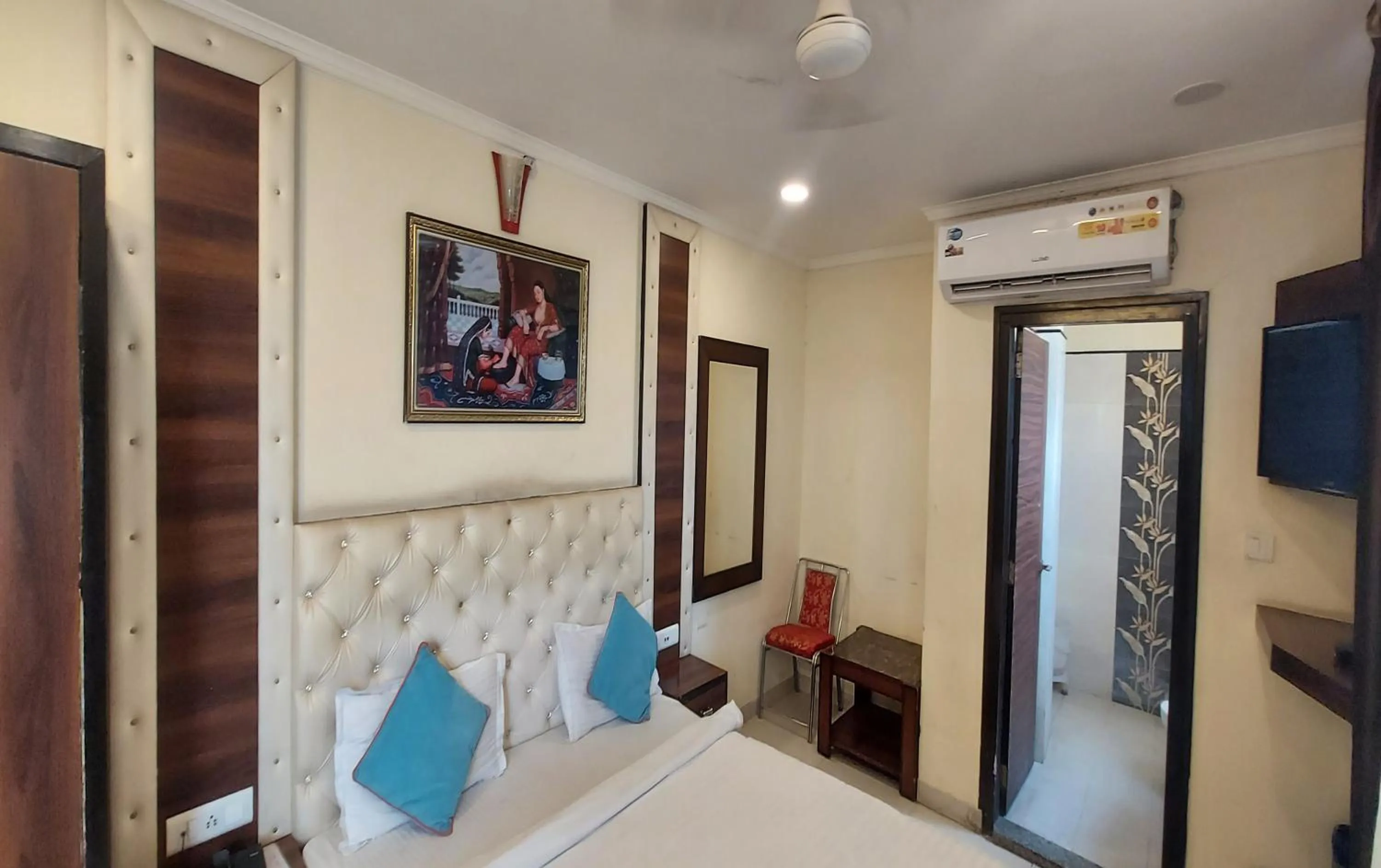 Photo of the whole room in Hotel Eden