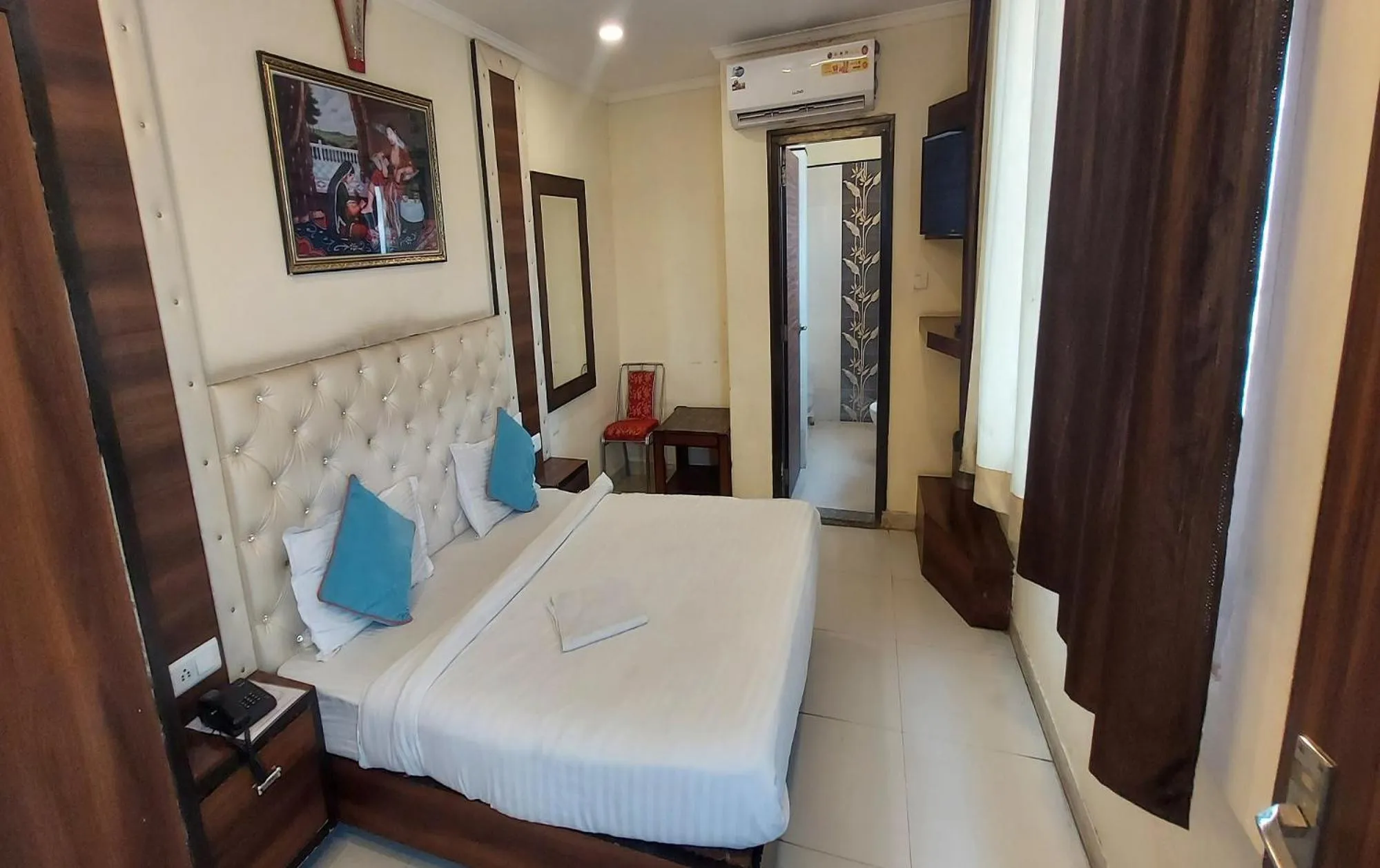 Photo of the whole room in Hotel Eden