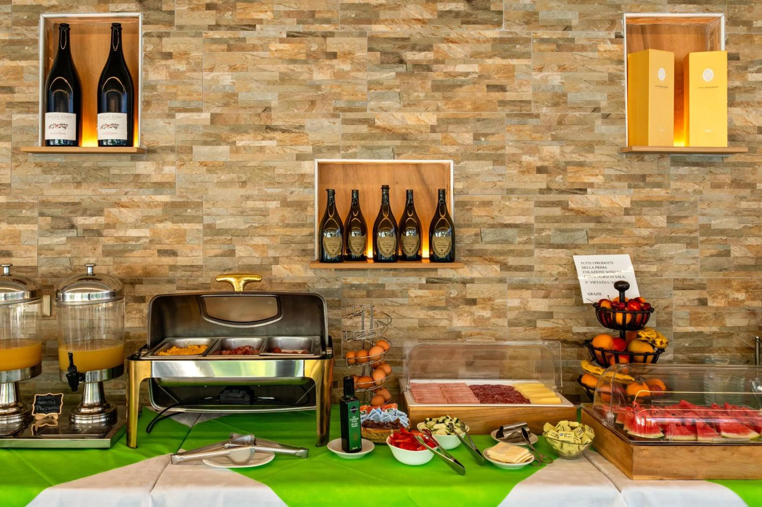 Buffet breakfast in Villa Corte Degli Dei