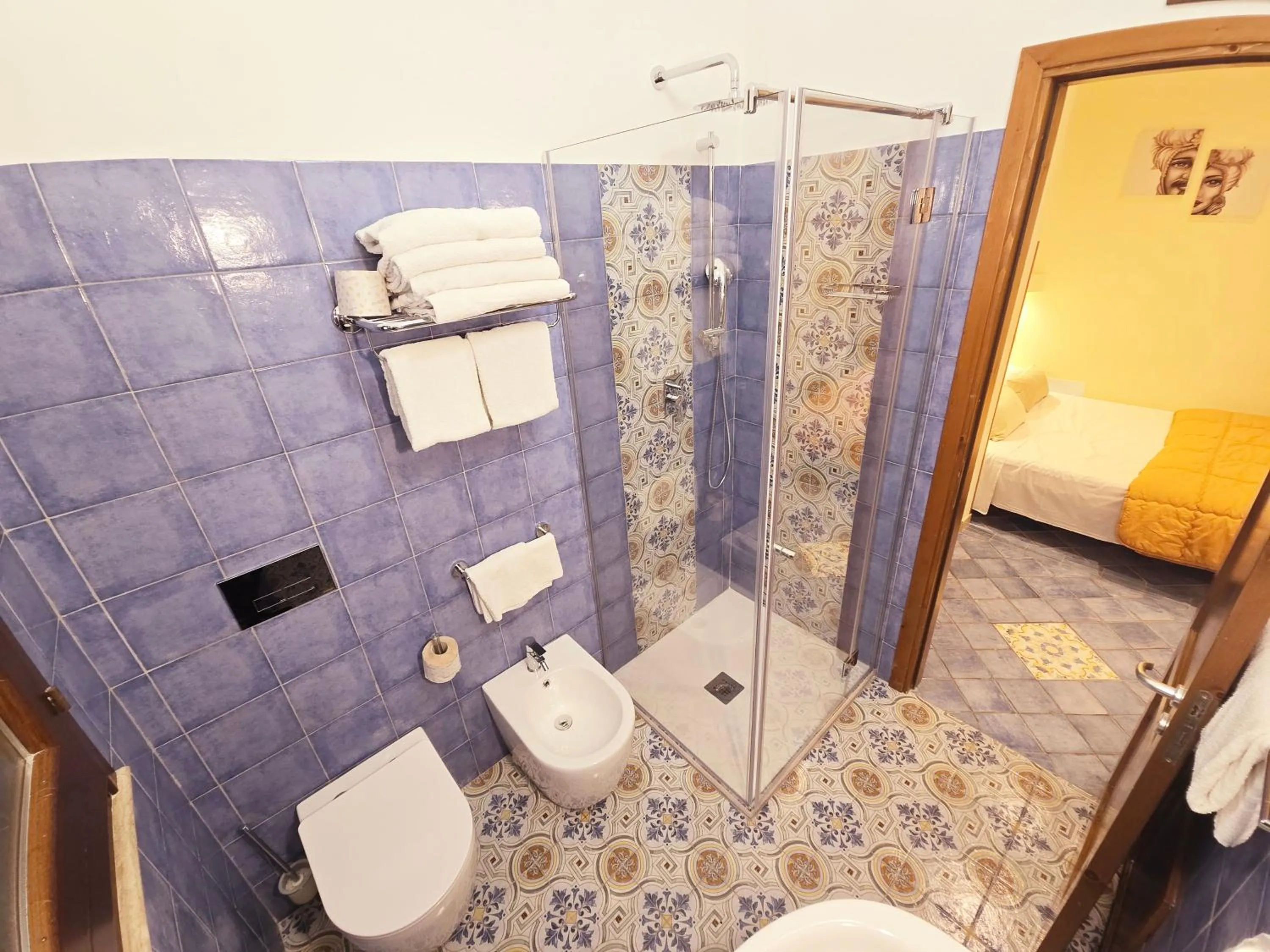 Shower in Hotel Cala Marina