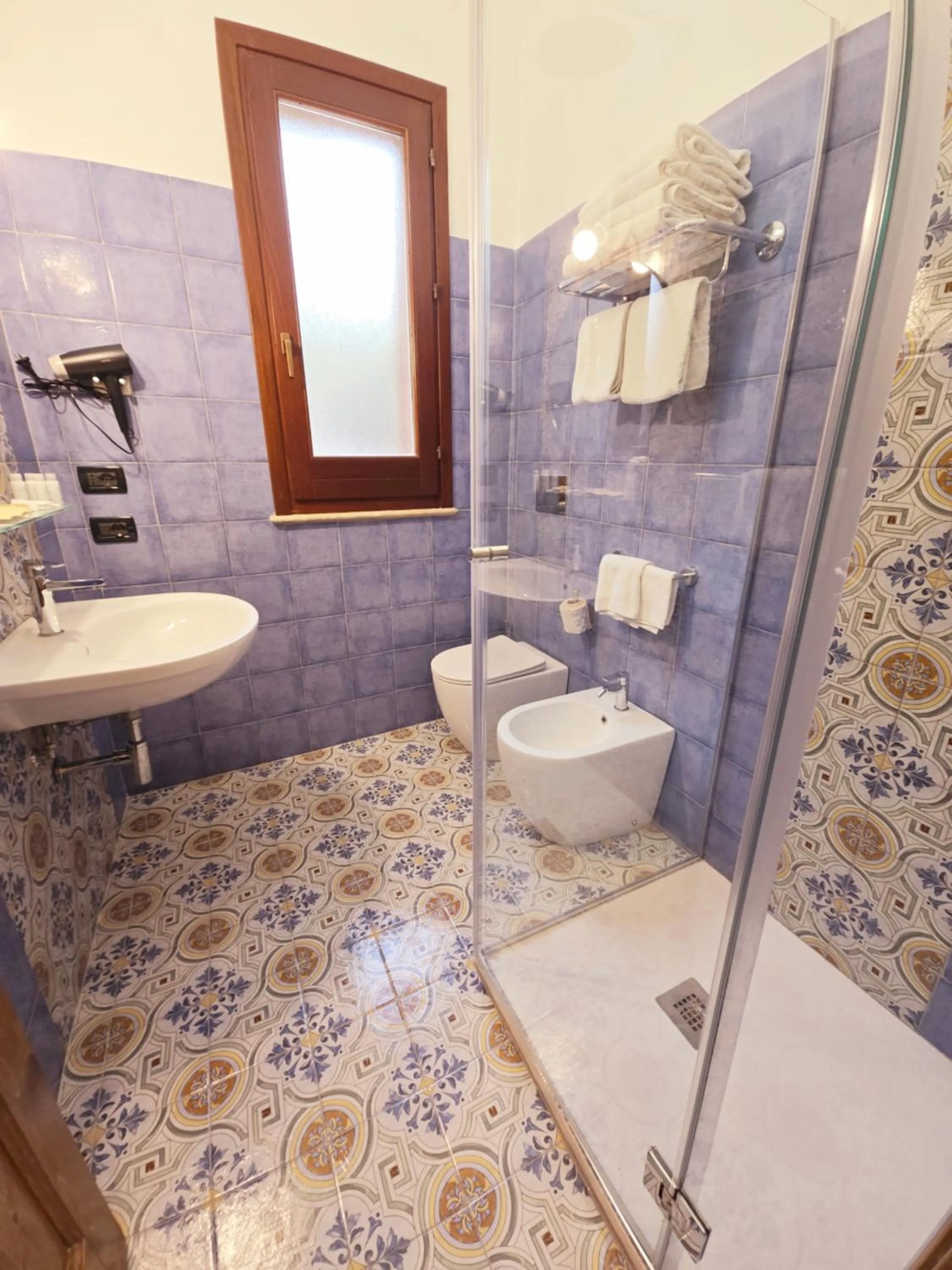 Shower in Hotel Cala Marina