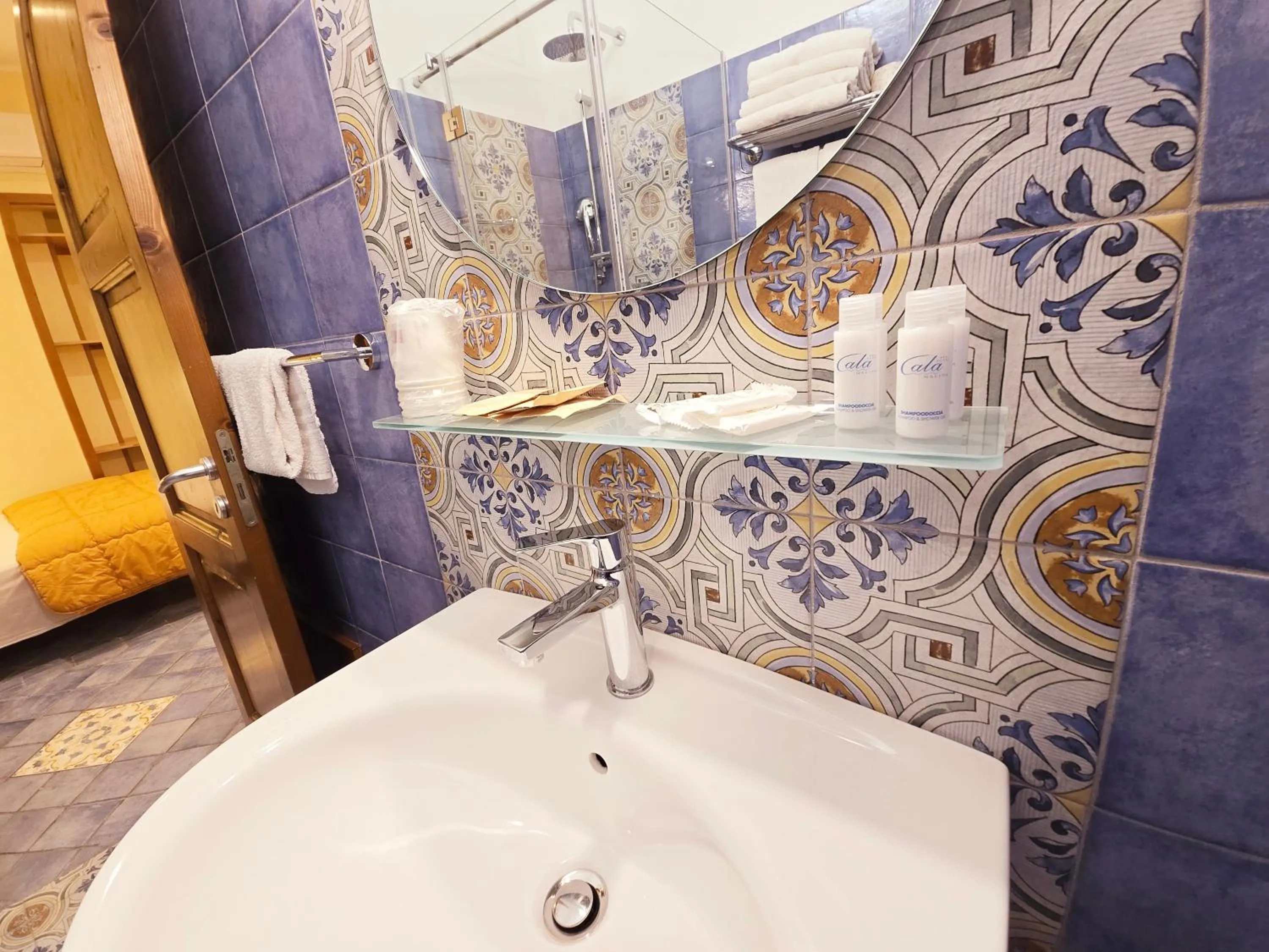 Bathroom in Hotel Cala Marina