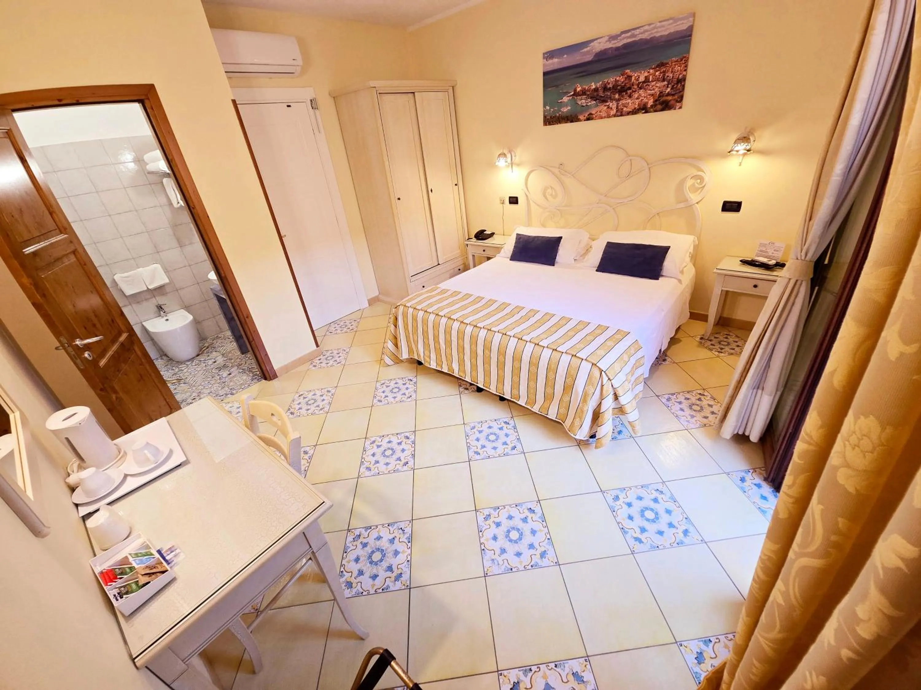 Photo of the whole room, Bed in Hotel Cala Marina