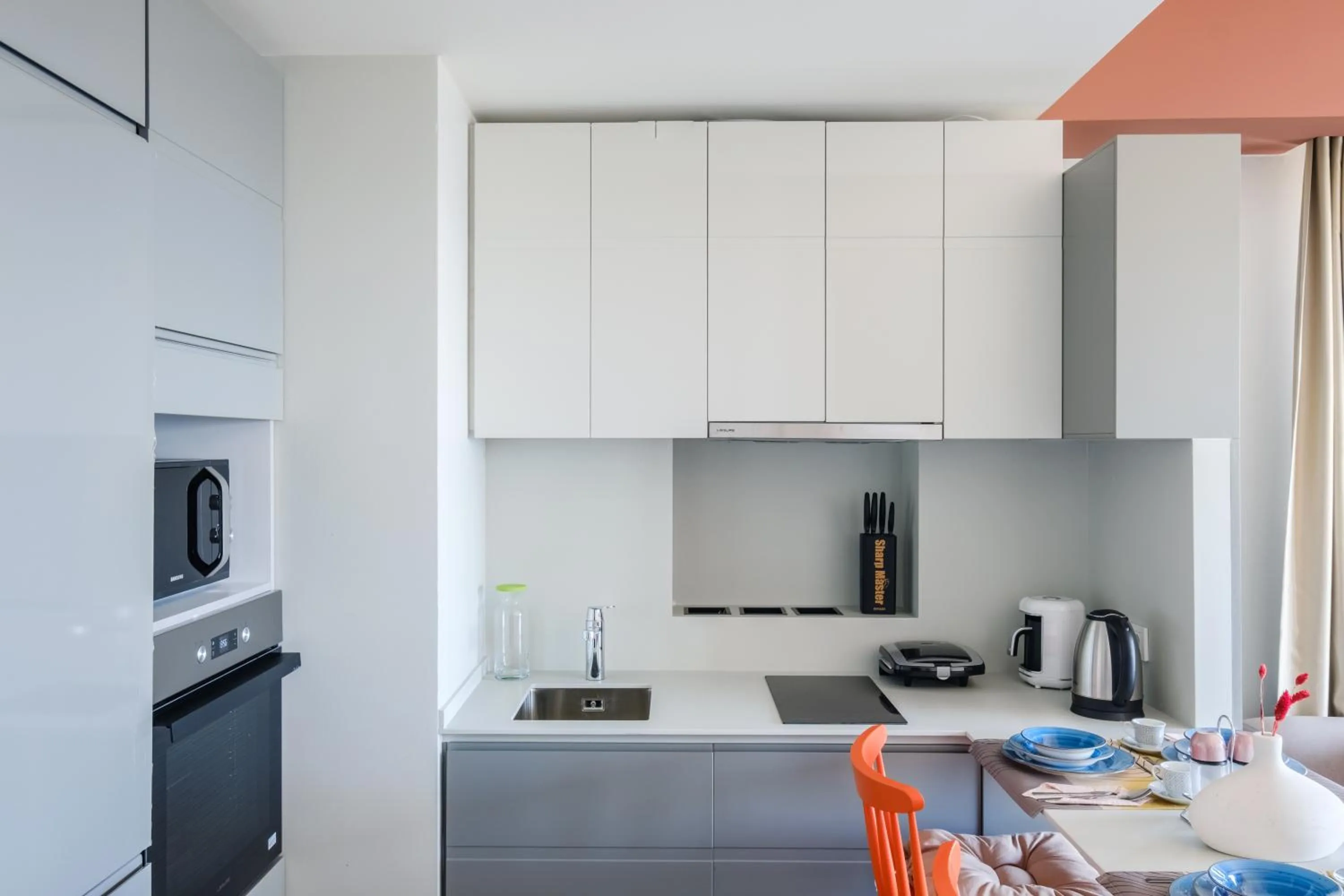 Coffee/tea facilities in Roya Nova Residence by NewInn