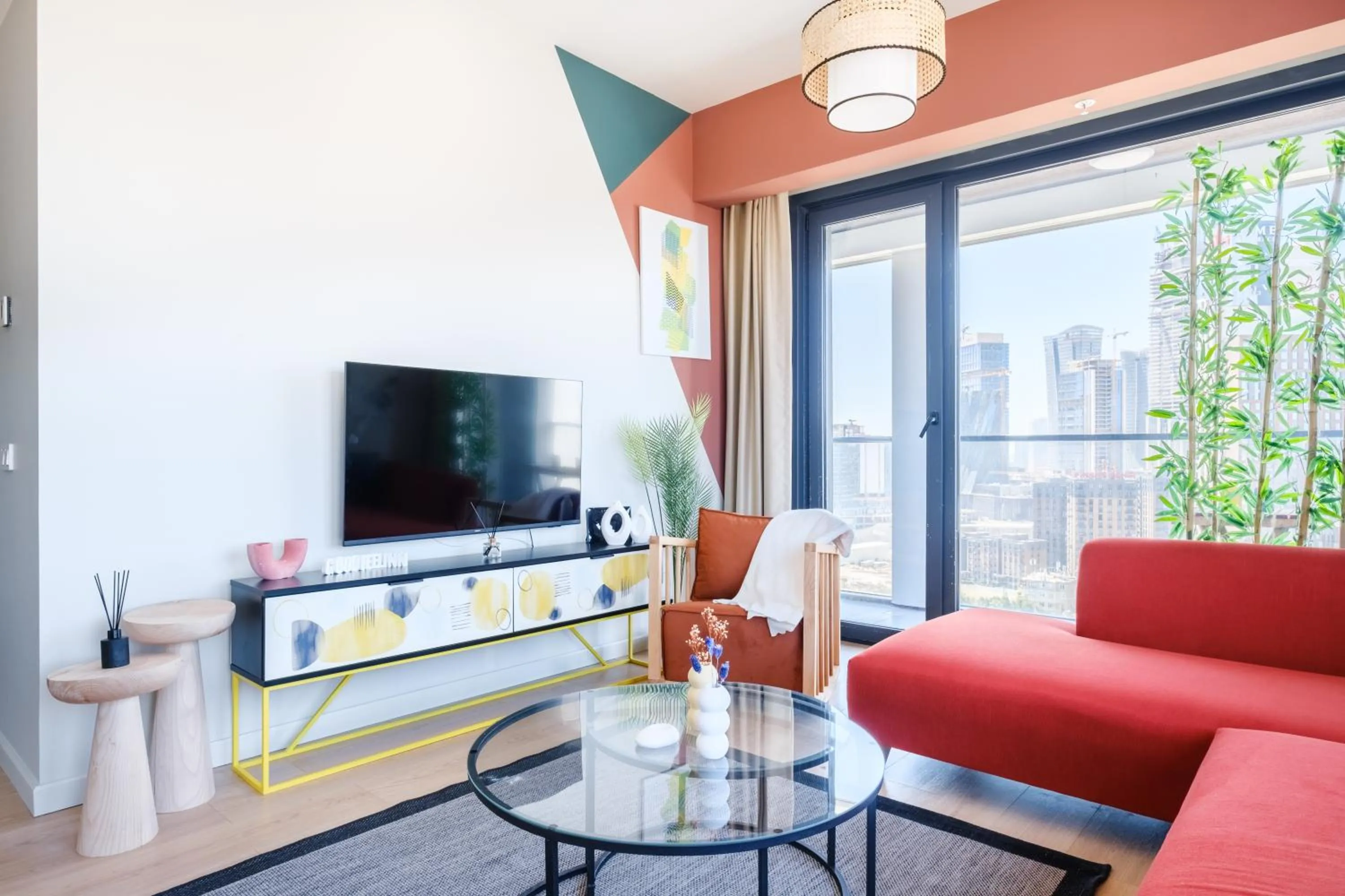 Living room in Roya Nova Residence by NewInn