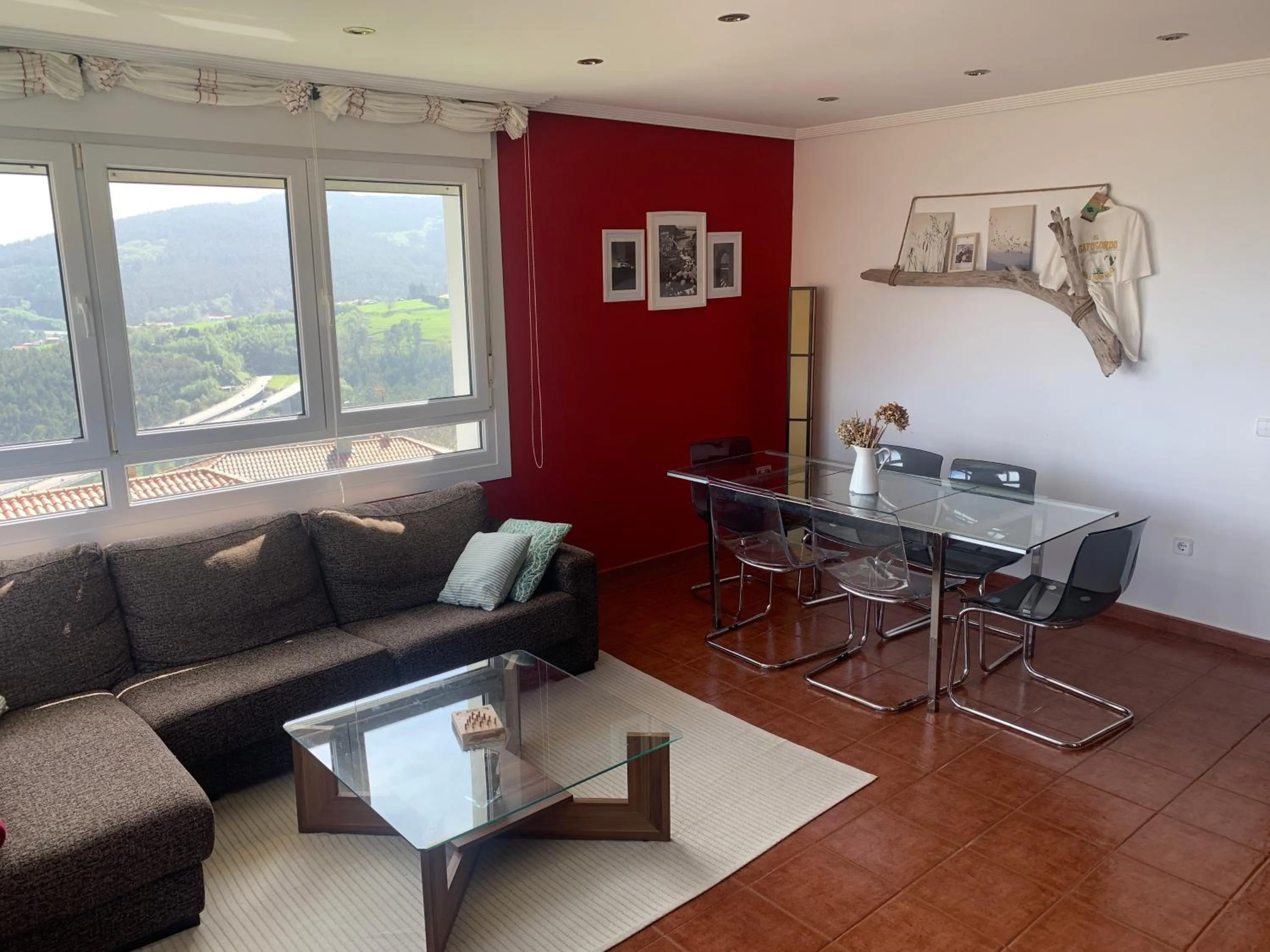 Communal lounge/ TV room in El Gato Gordo - bike & surf house