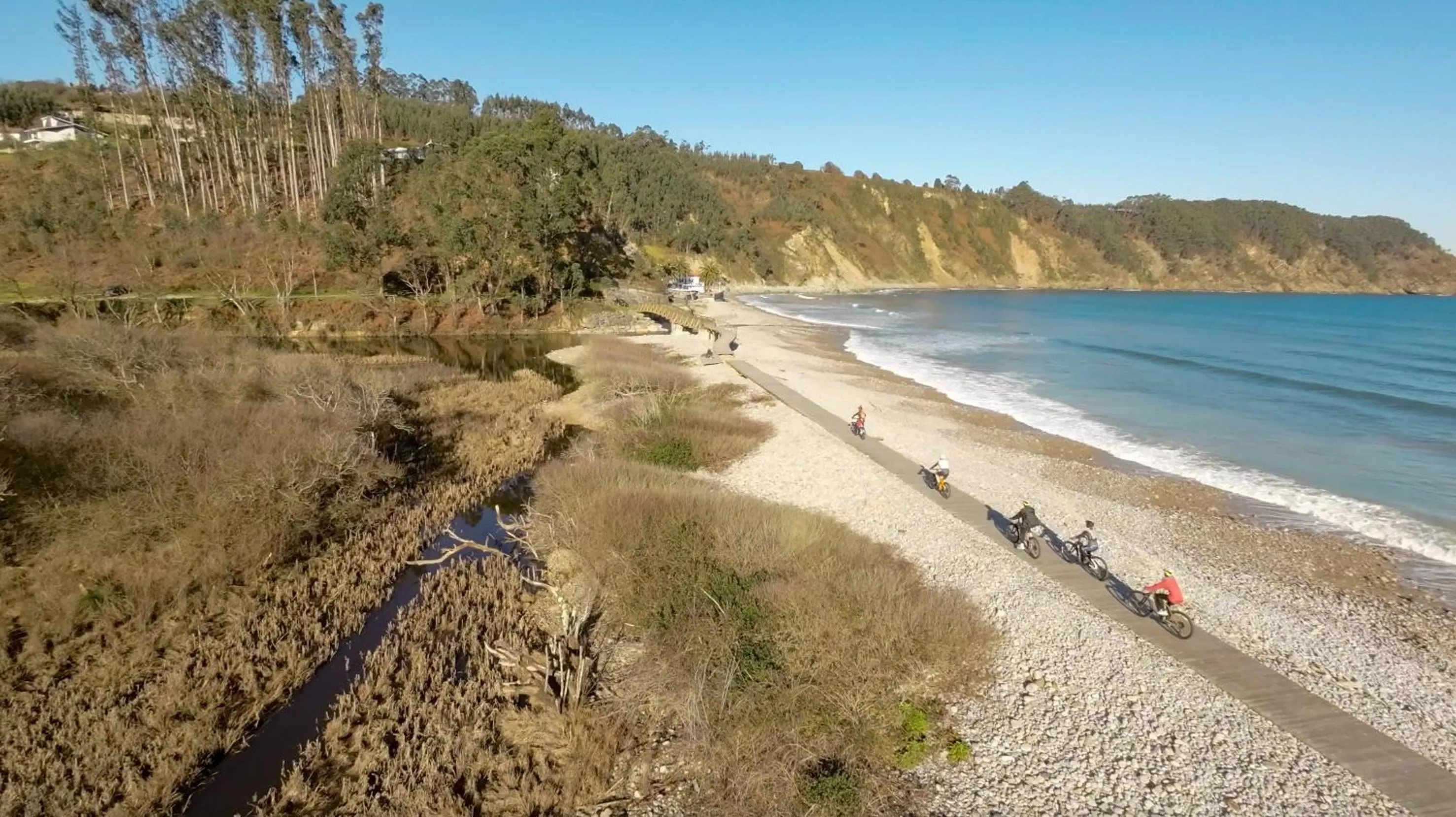 People in El Gato Gordo - bike & surf house