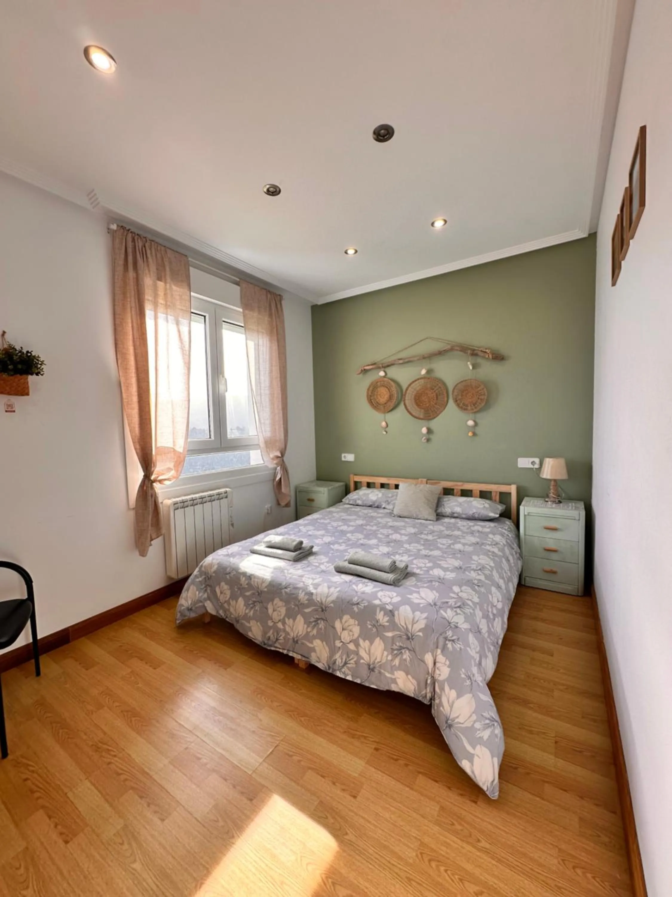 Bedroom, Bed in El Gato Gordo - bike & surf house