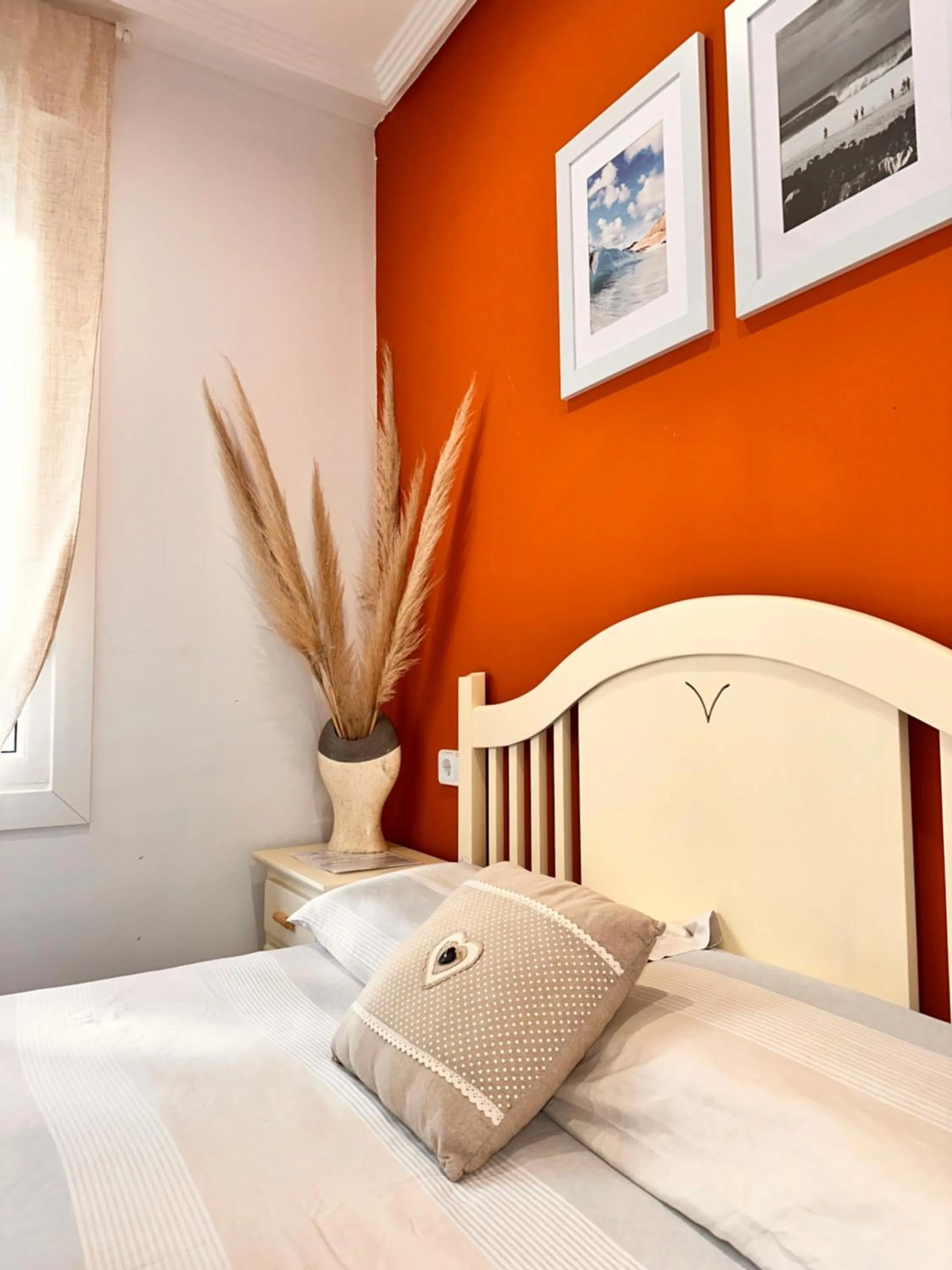 Bedroom, Bed in El Gato Gordo - bike & surf house