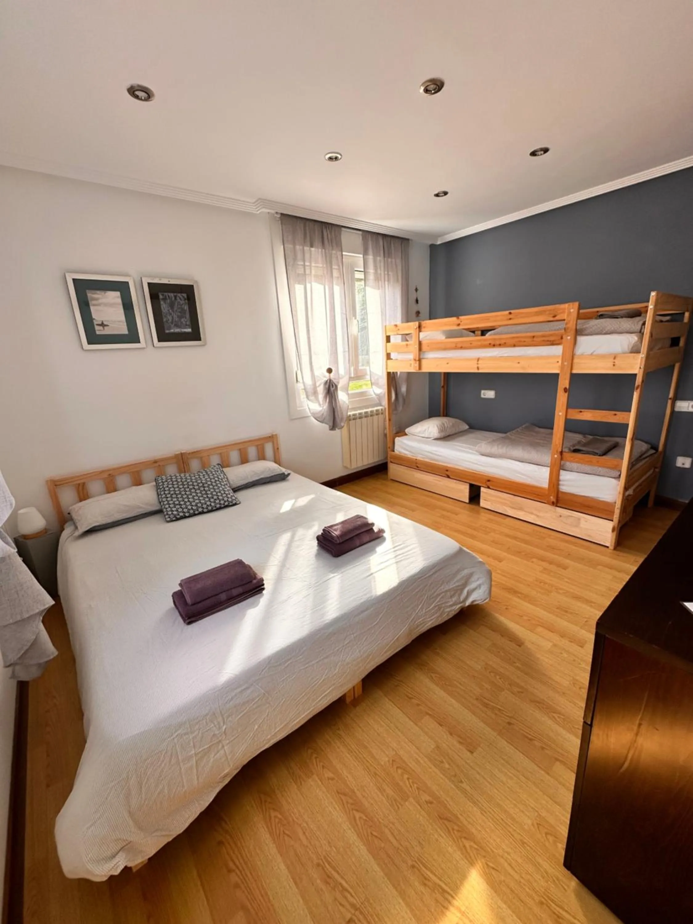 Photo of the whole room, Bed in El Gato Gordo - bike & surf house