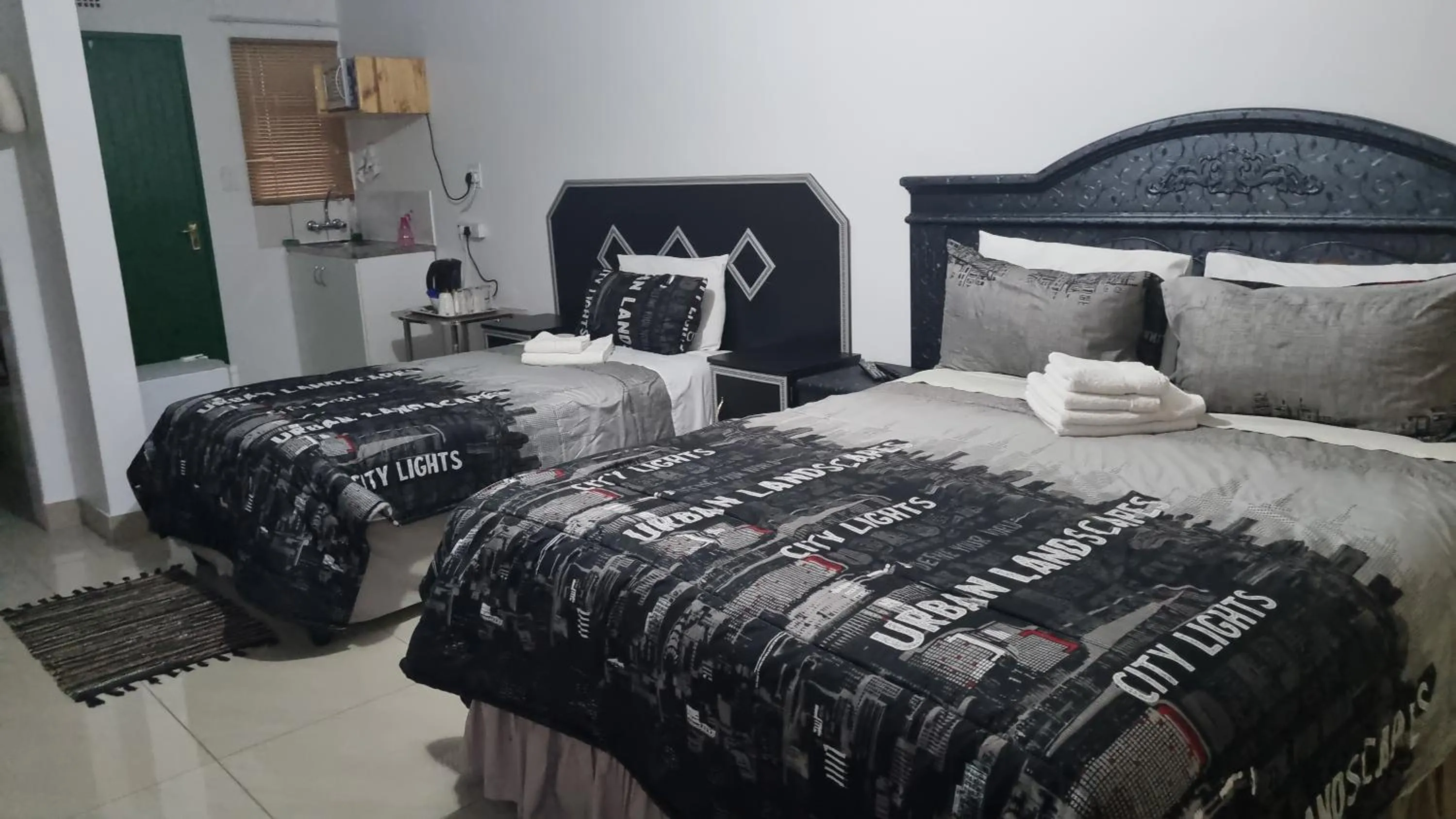 Bedroom, Bed in Viks Bed and Breakfast