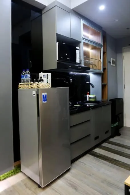 Kitchen or kitchenette in Amandalu at Orchard apartemen