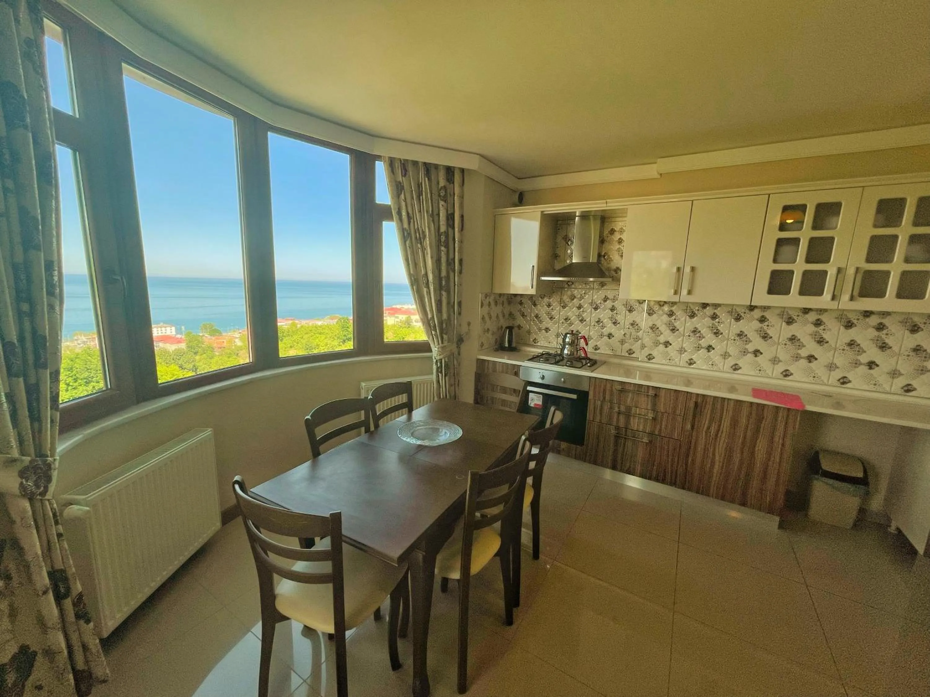 Kitchen or kitchenette in LUSTRA GARDEN SUİTE