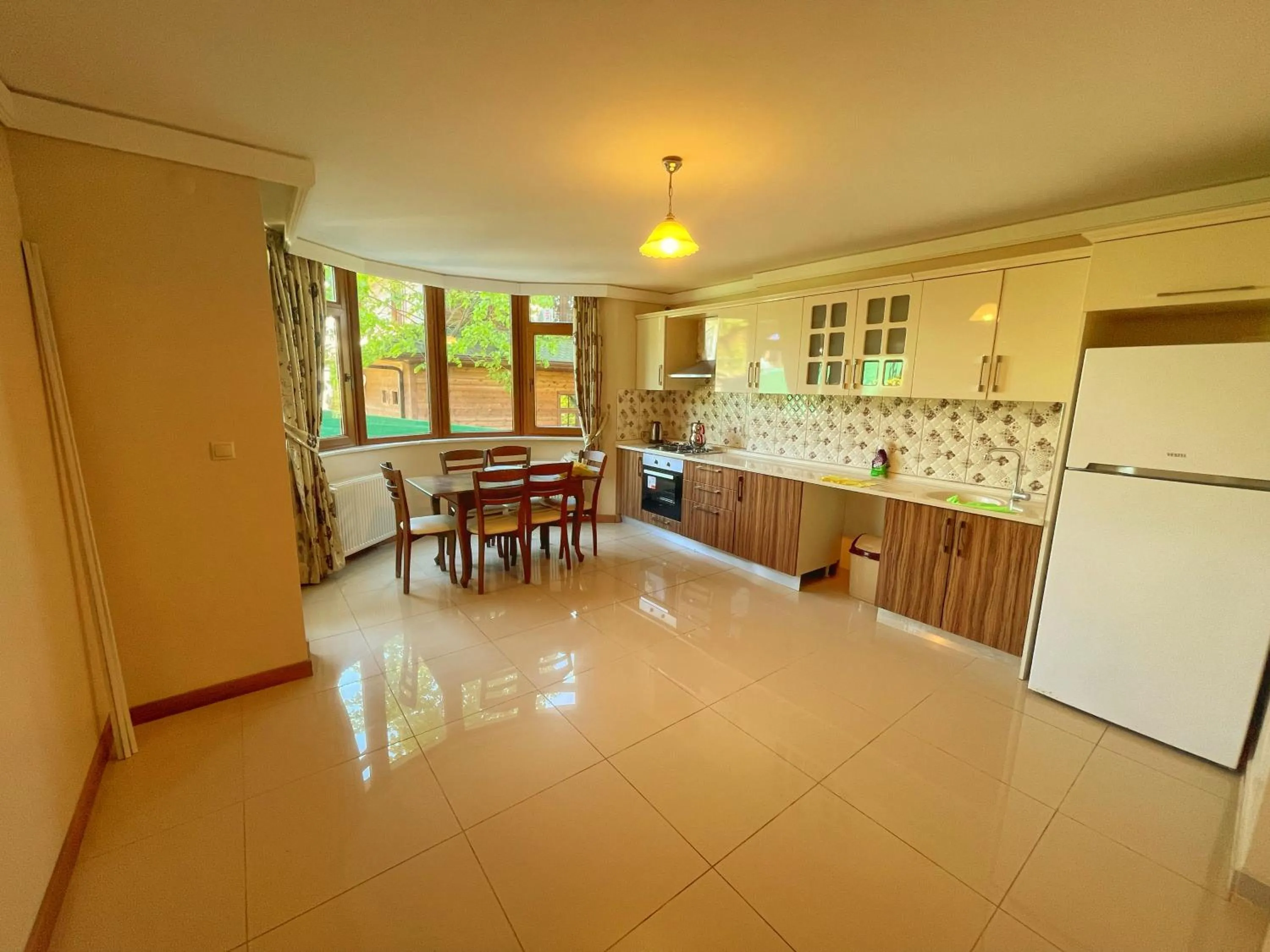 Kitchen or kitchenette in LUSTRA GARDEN SUİTE