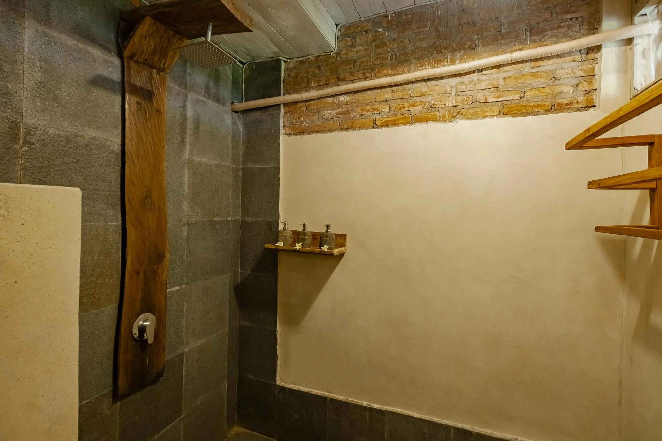 Shower in Joglo Organik Guesthouse