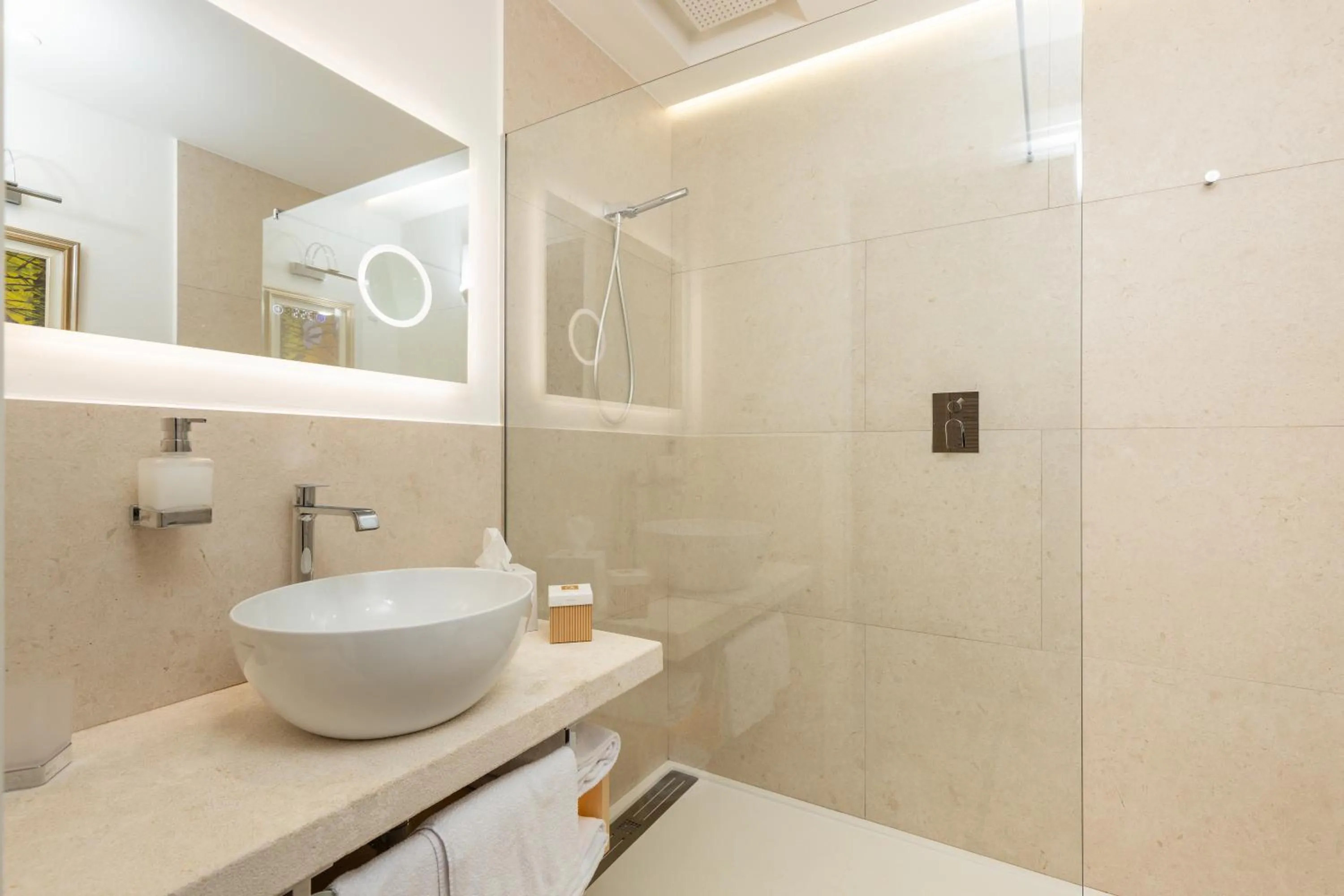 Bathroom in Hotel La Bitta - Bovis Hotels