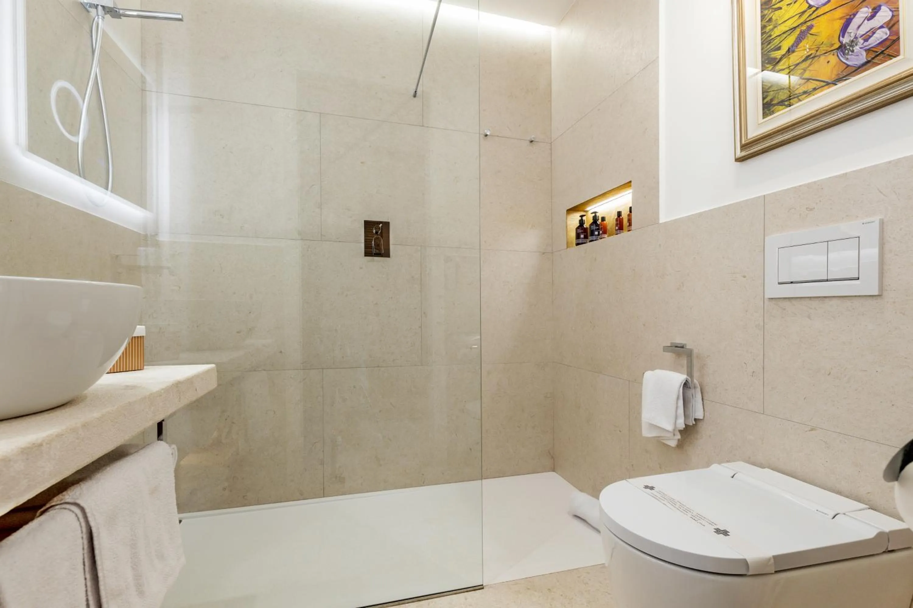 Shower in Hotel La Bitta - Bovis Hotels