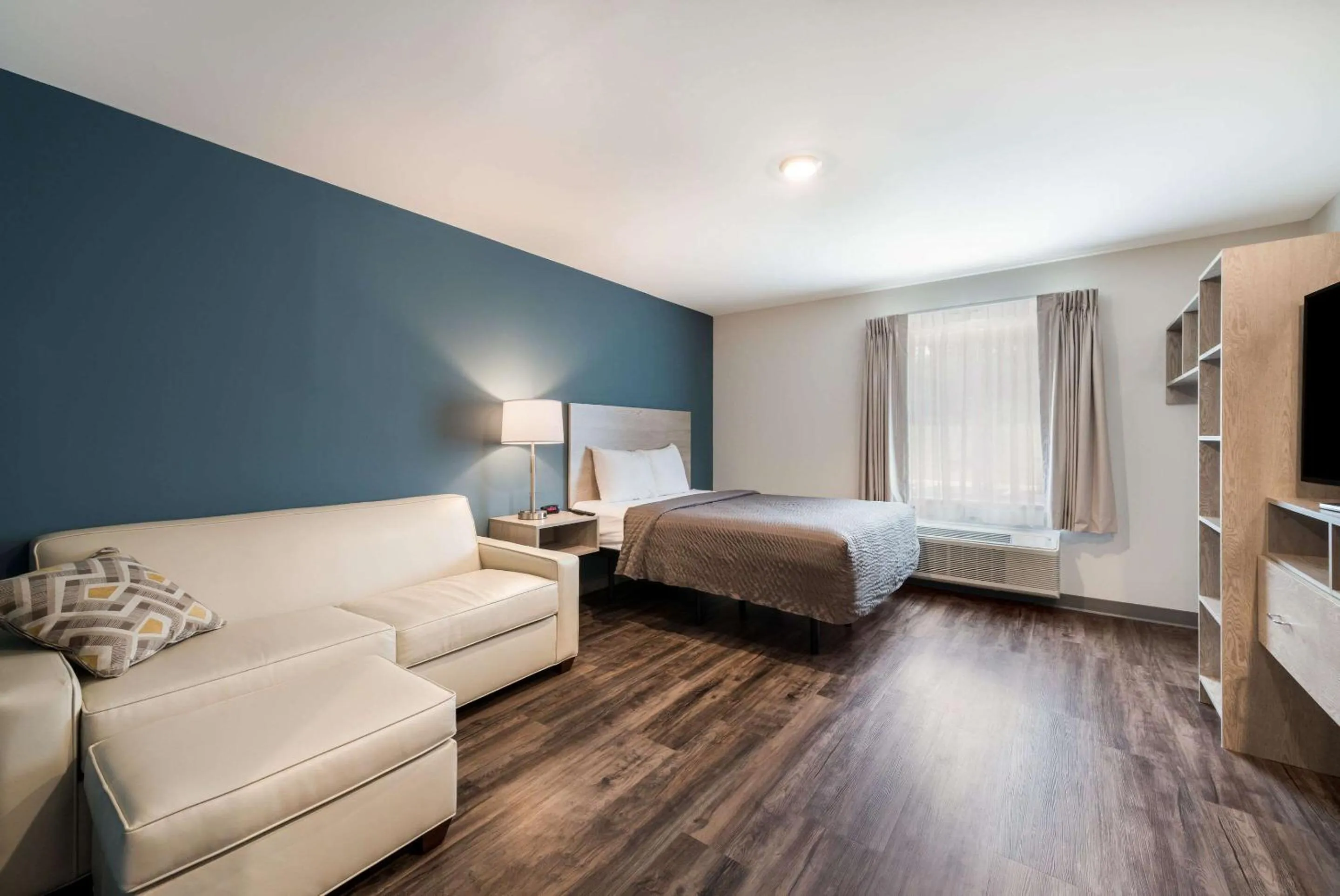 Bedroom, Bed in WoodSpring Suites Greensboro - High Point North